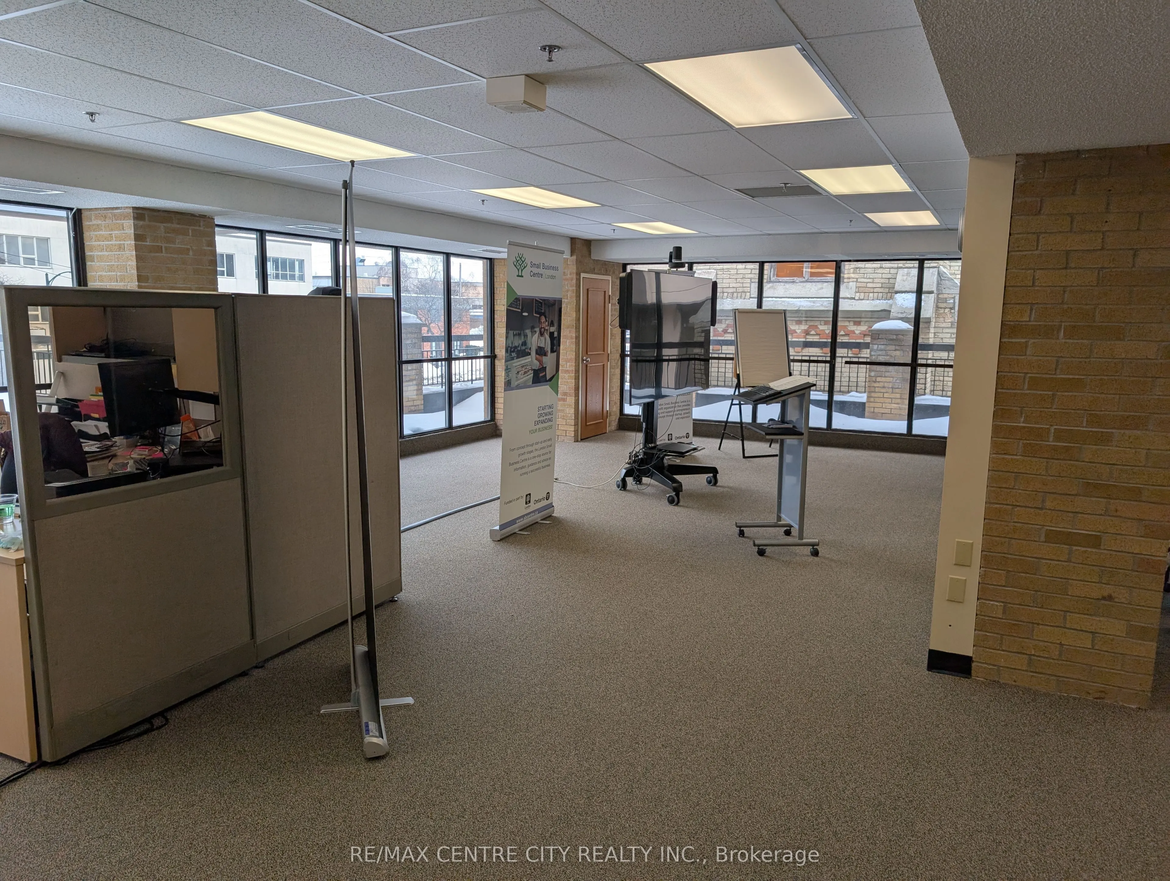 379 Dundas Street, #Remarks