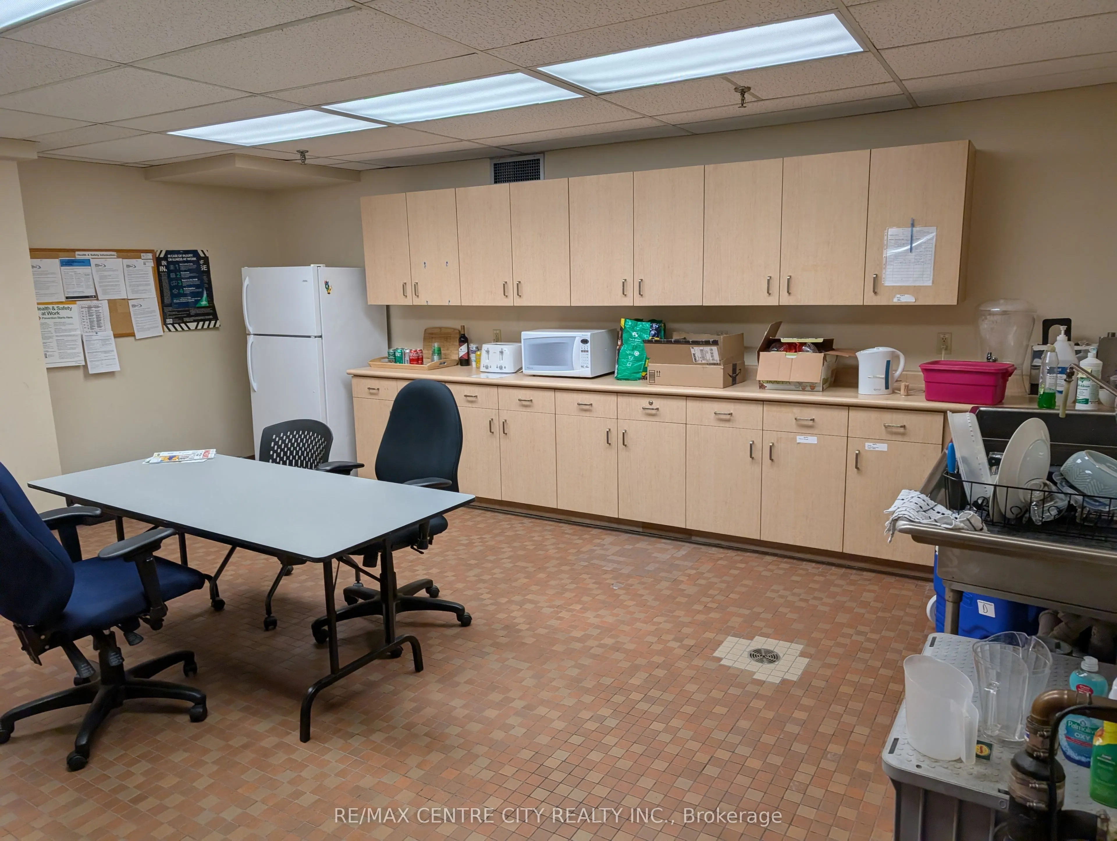 379 Dundas Street, #Remarks