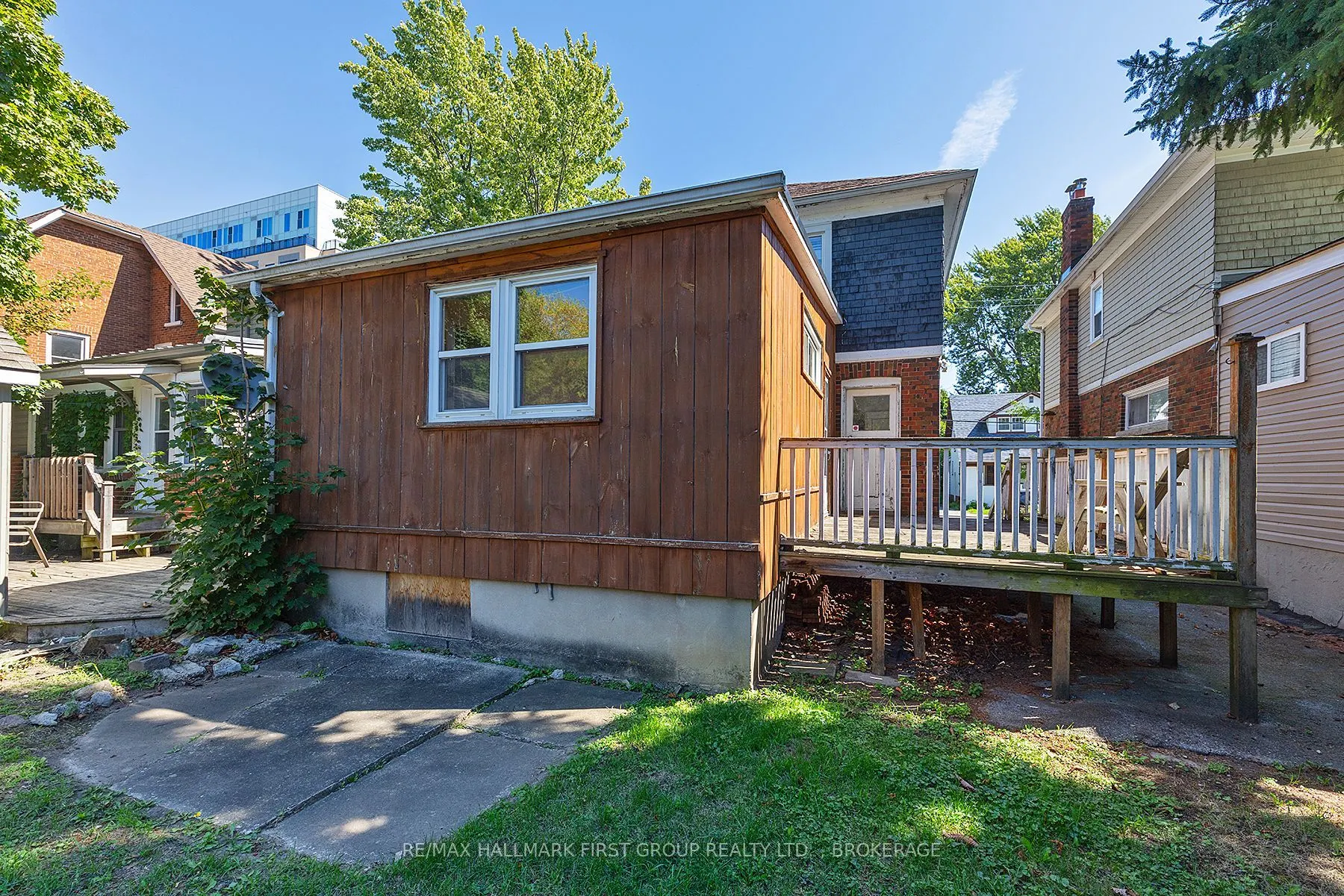 516 VICTORIA Street