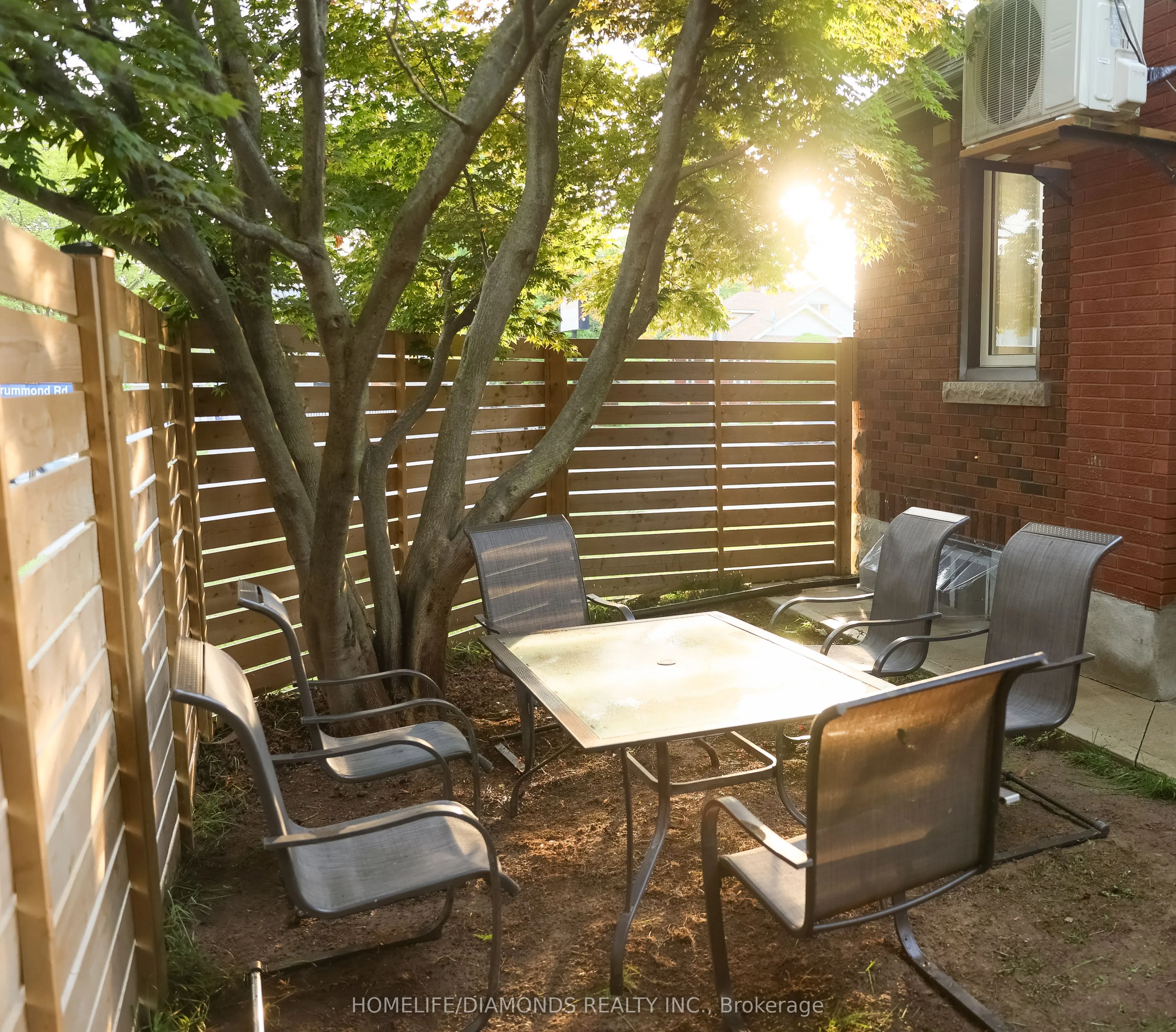 6178 DRUMMOND Road, #UPPER