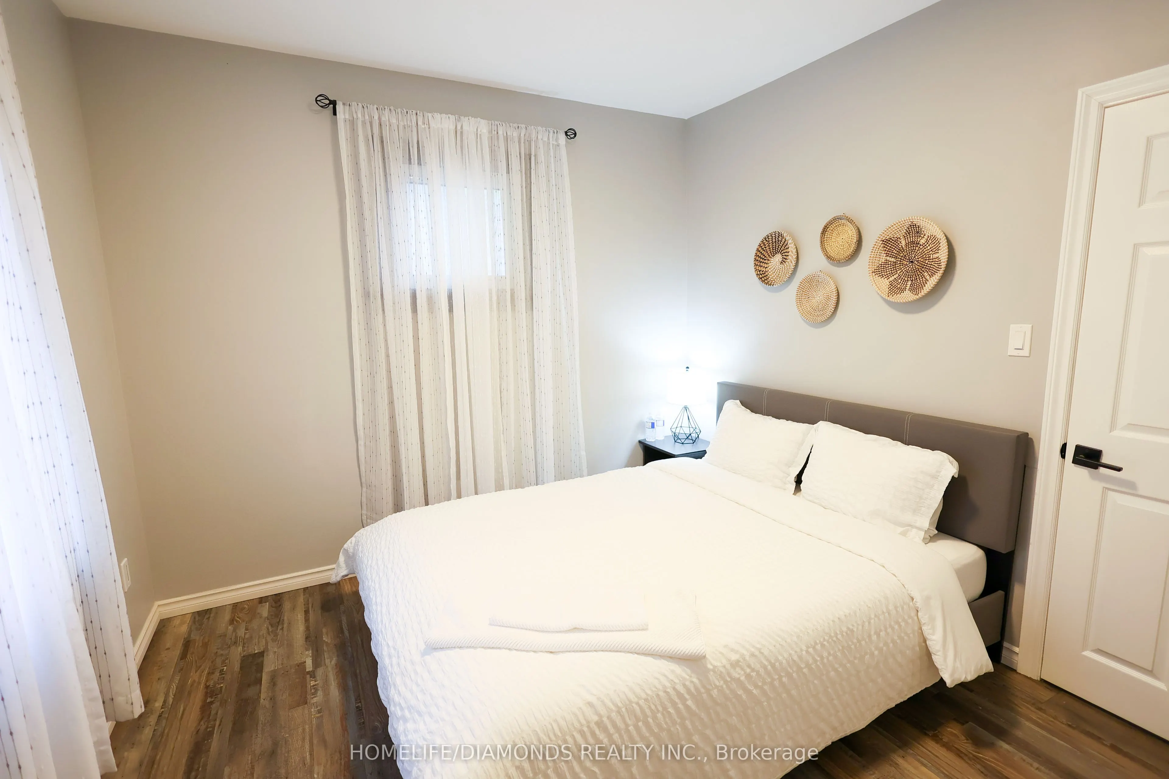 6178 DRUMMOND Road, #UPPER