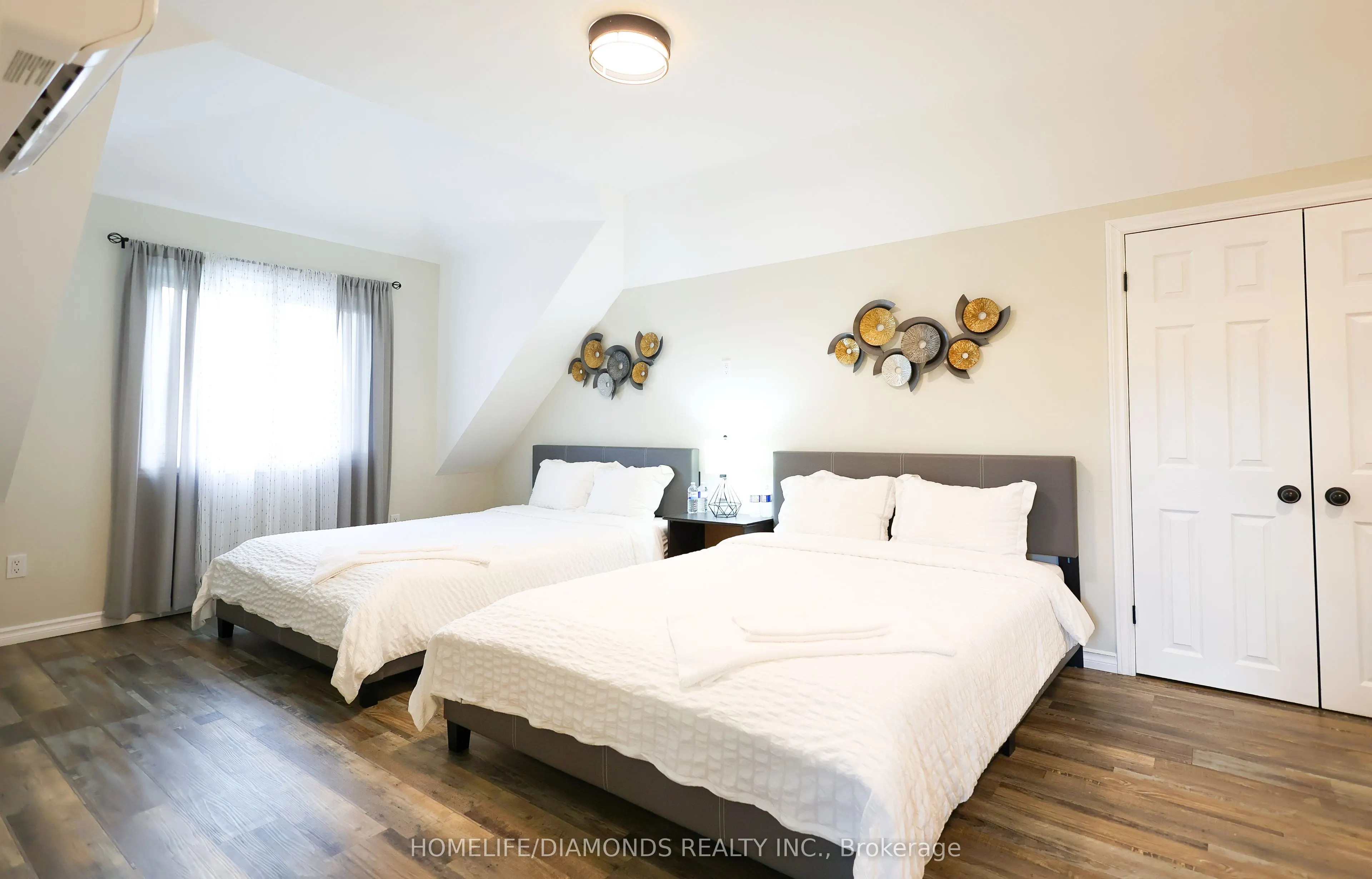 6178 DRUMMOND Road, #UPPER