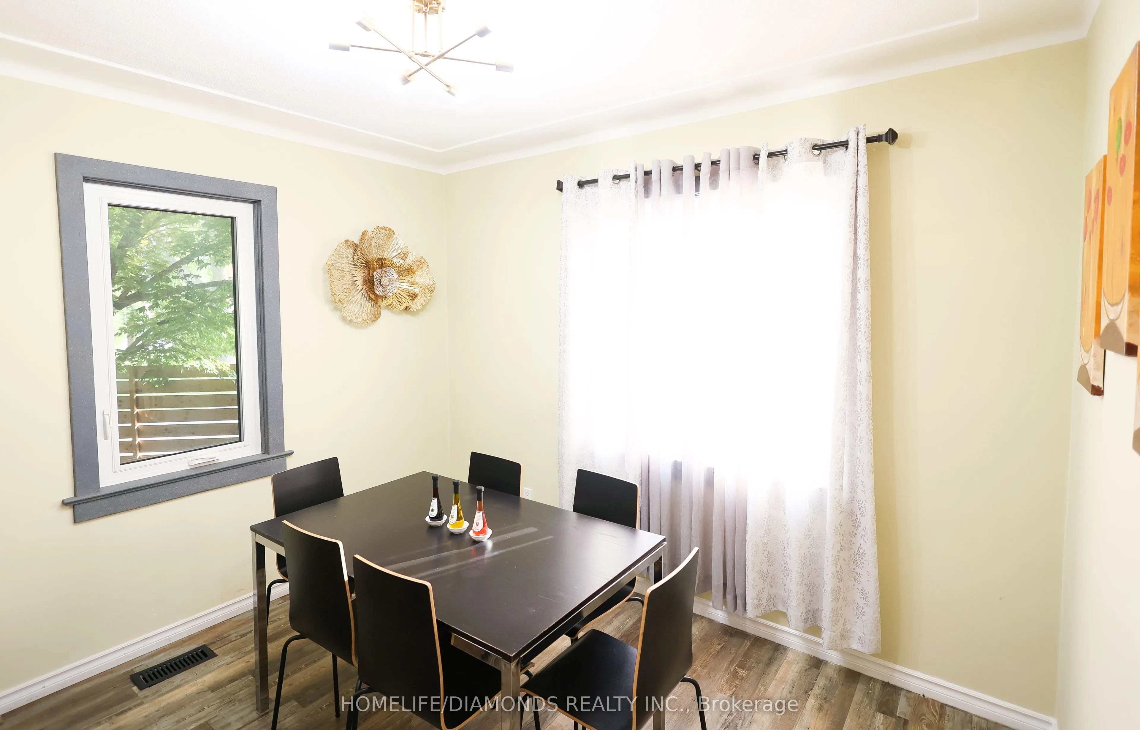 6178 DRUMMOND Road, #UPPER