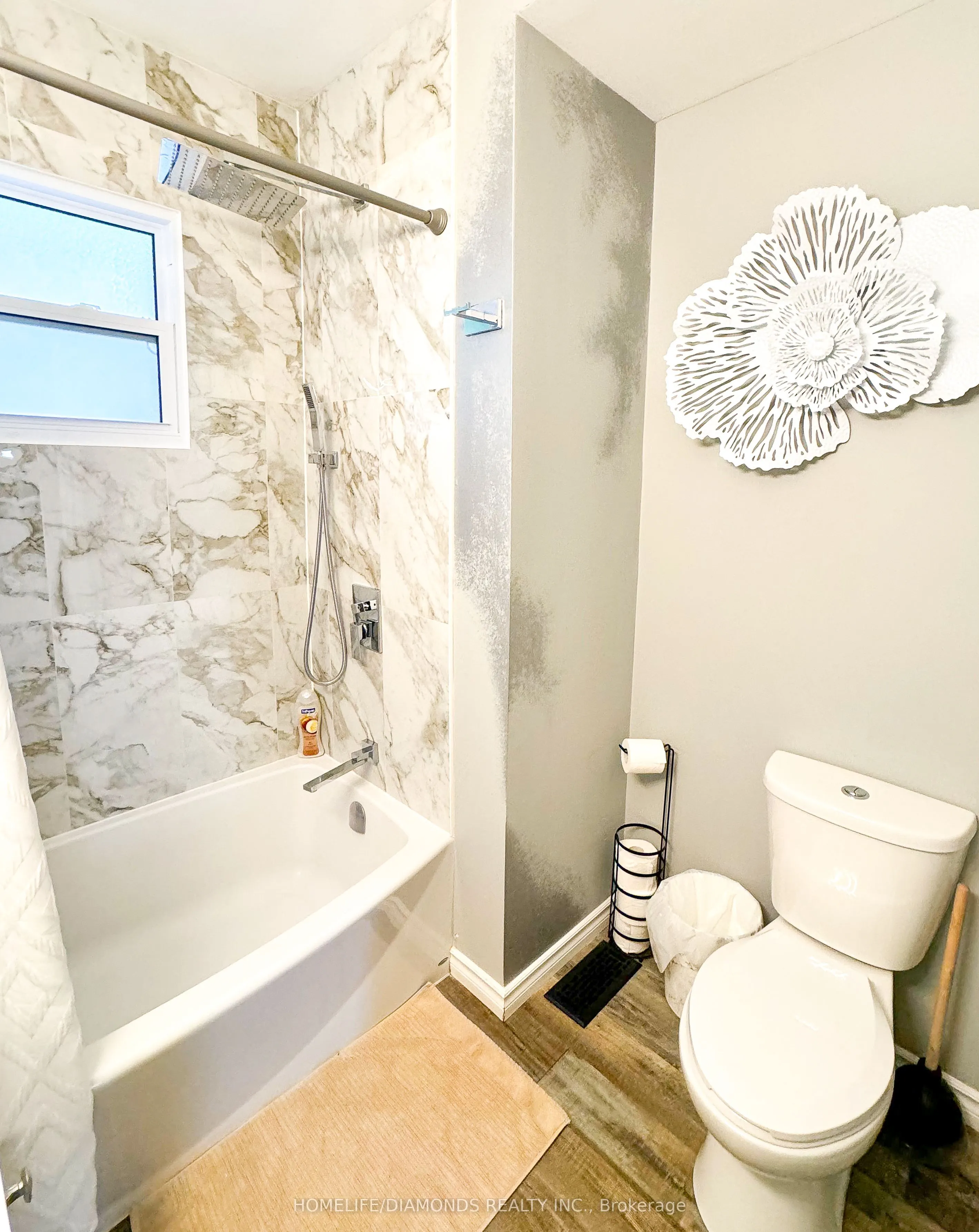 6178 DRUMMOND Road, #UPPER