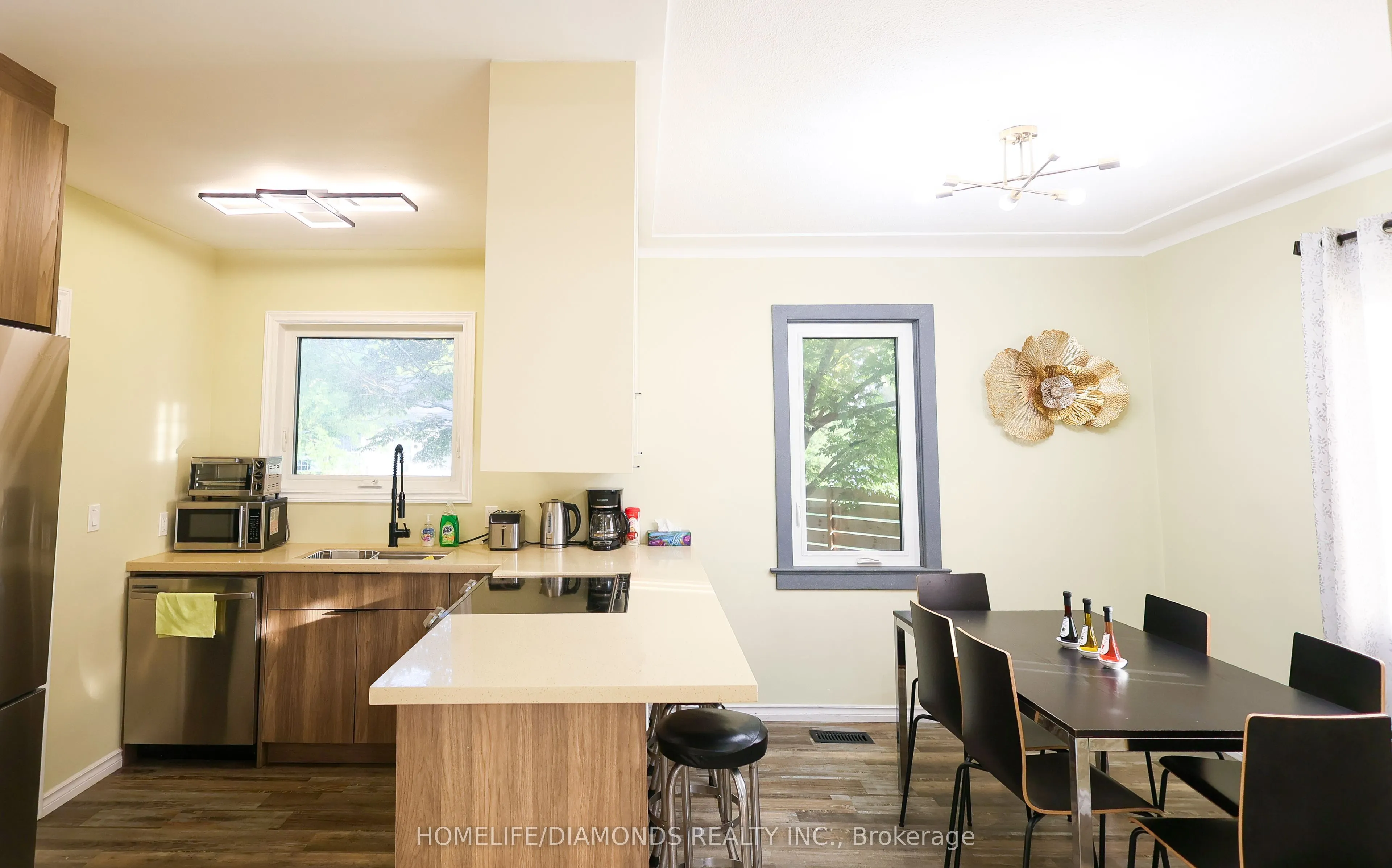 6178 DRUMMOND Road, #UPPER