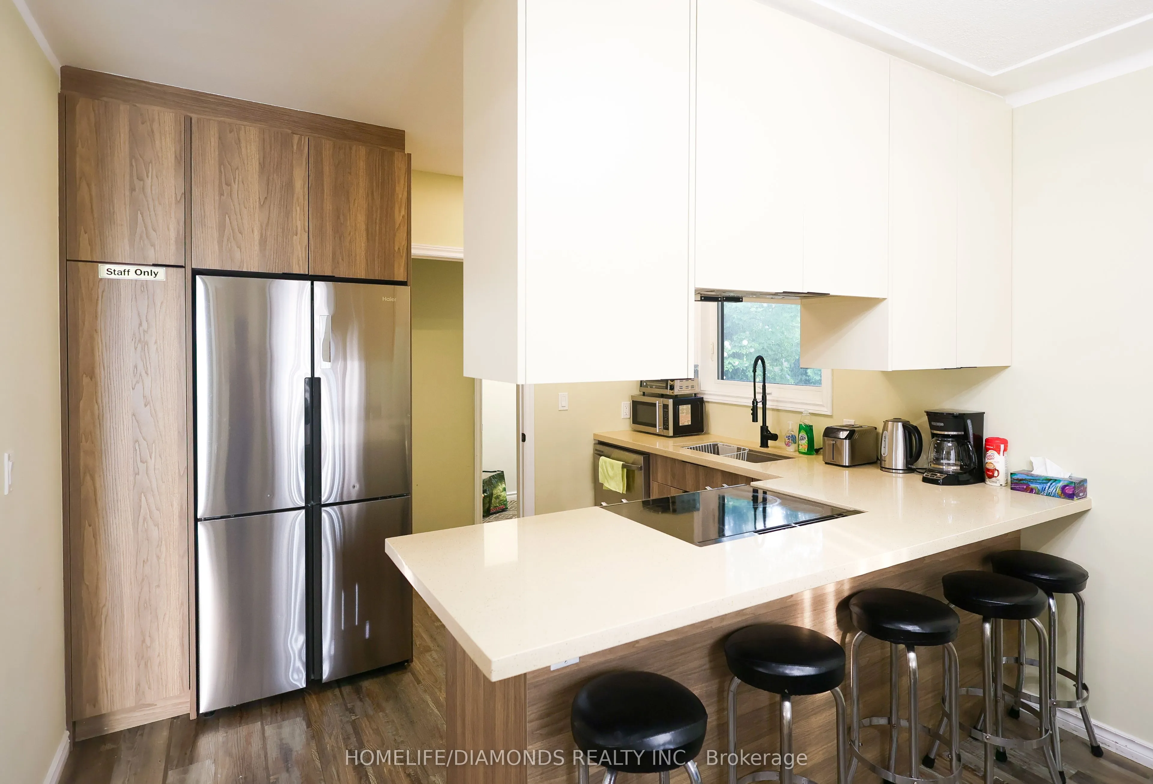 6178 DRUMMOND Road, #UPPER