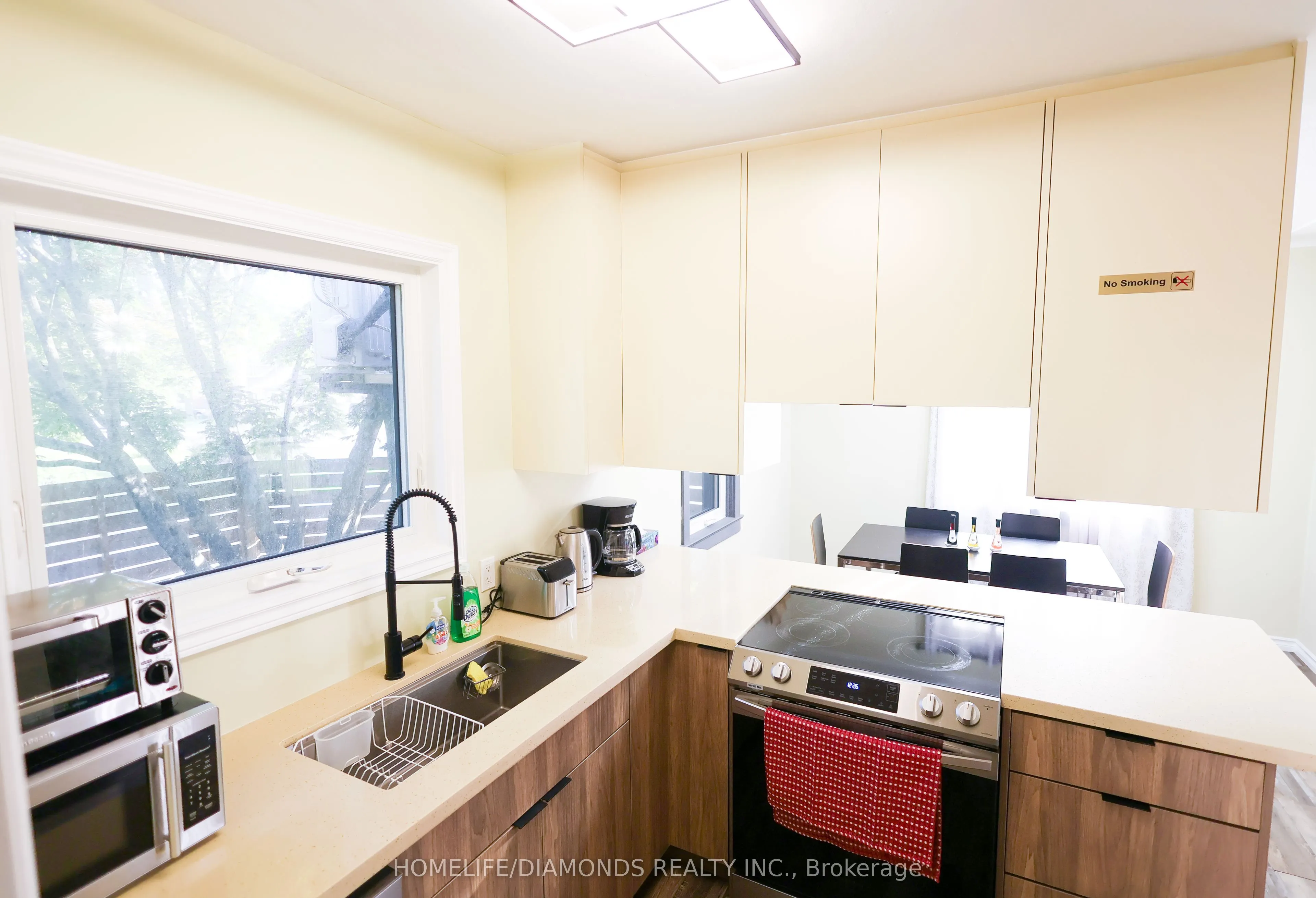 6178 DRUMMOND Road, #UPPER
