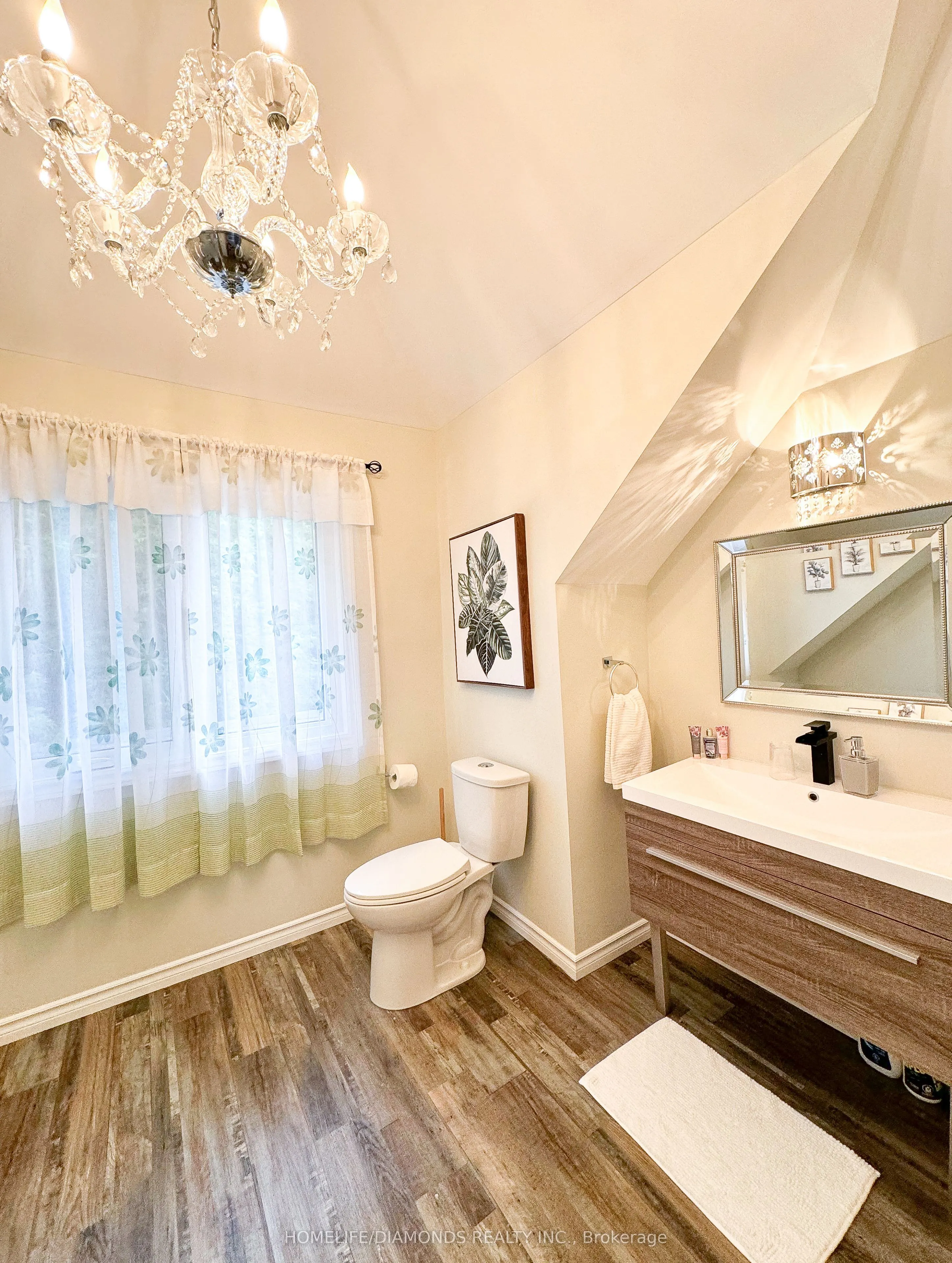 6178 DRUMMOND Road, #UPPER
