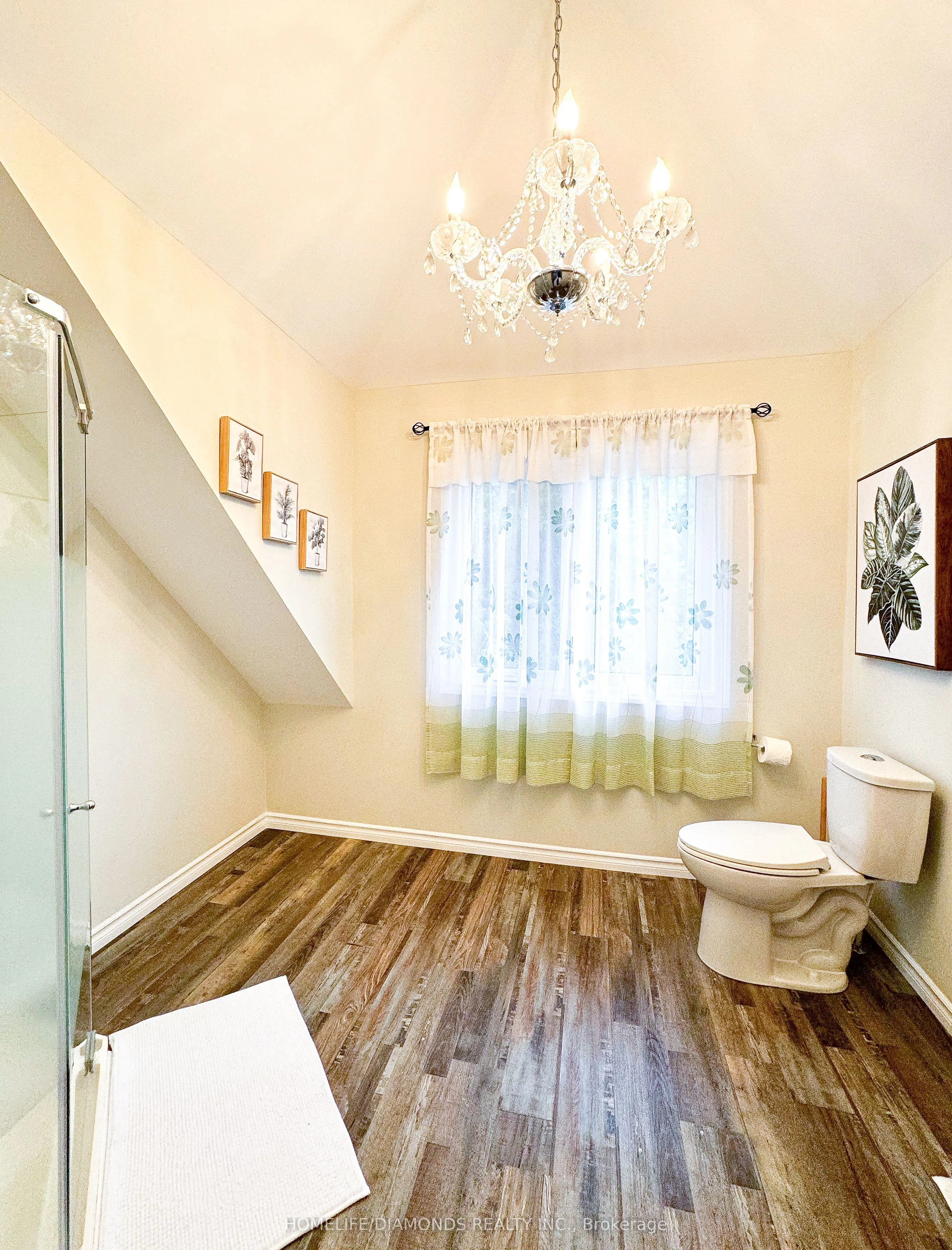 6178 DRUMMOND Road, #UPPER
