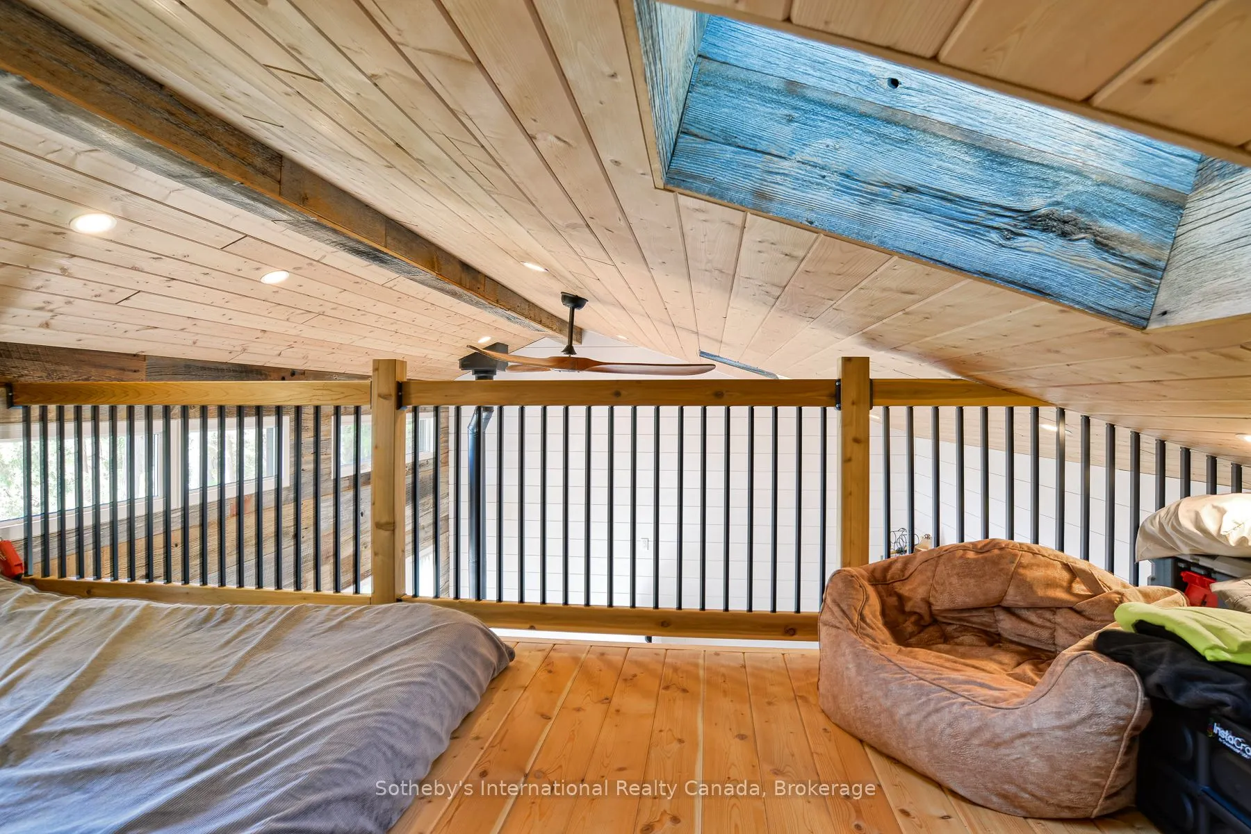 1211 Pluto Trail