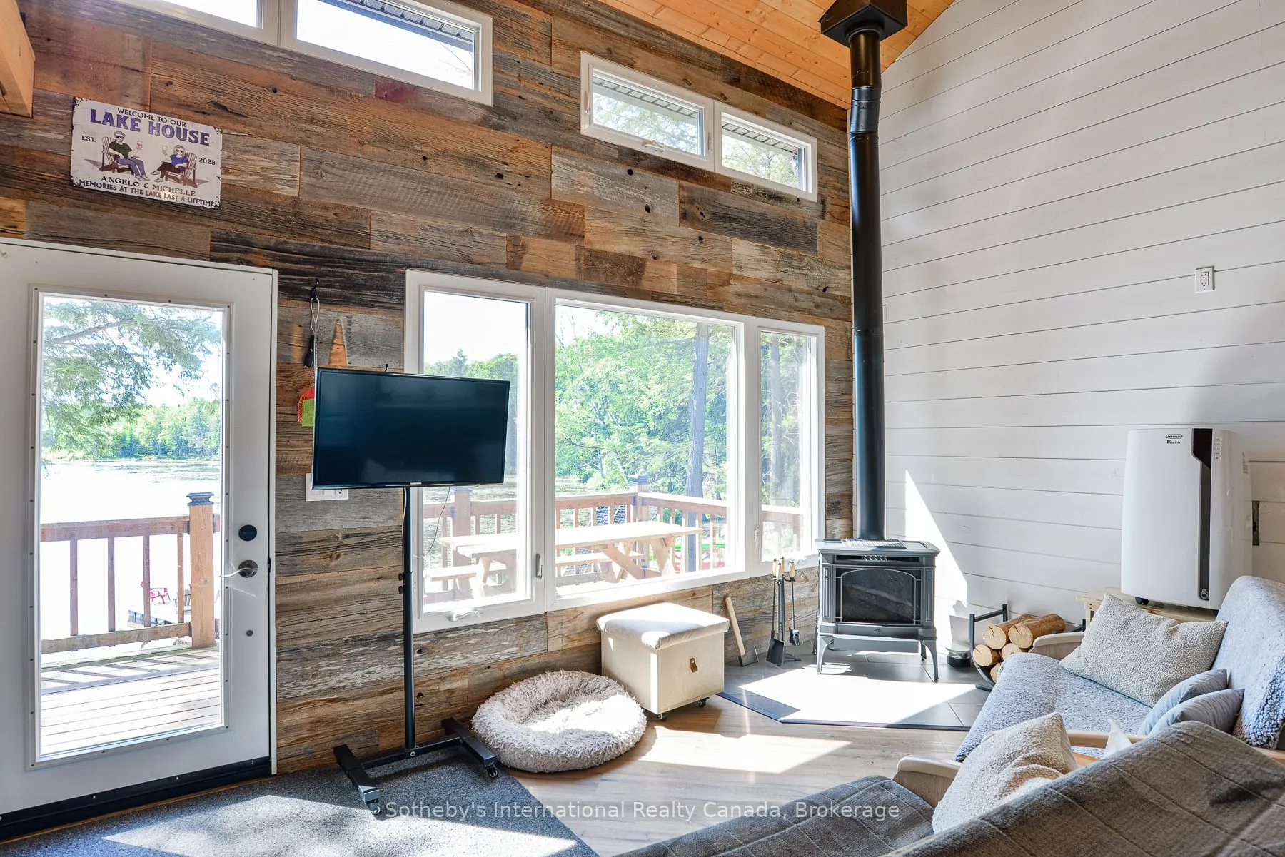 1211 Pluto Trail