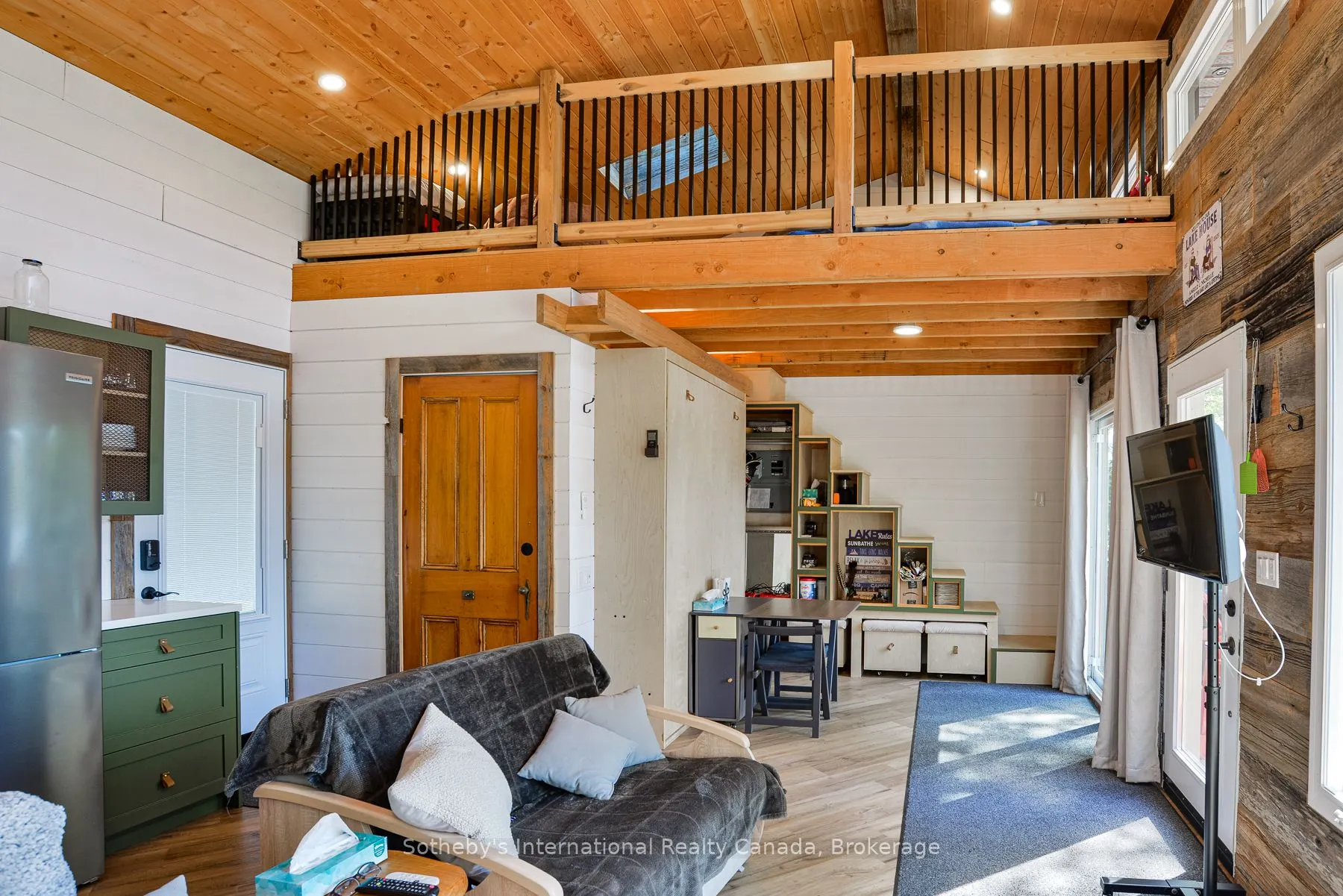 1211 Pluto Trail