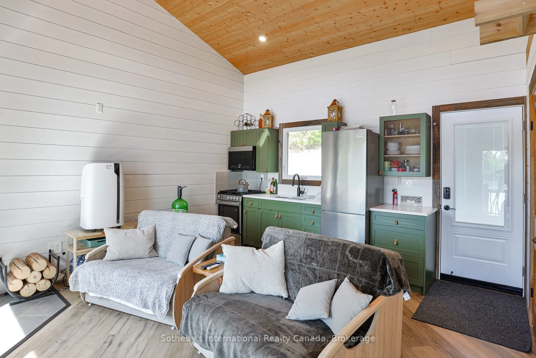 1211 Pluto Trail