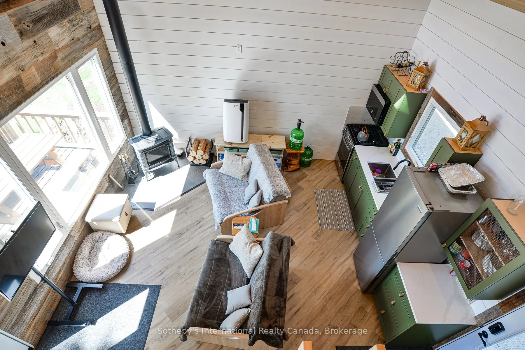 1211 Pluto Trail