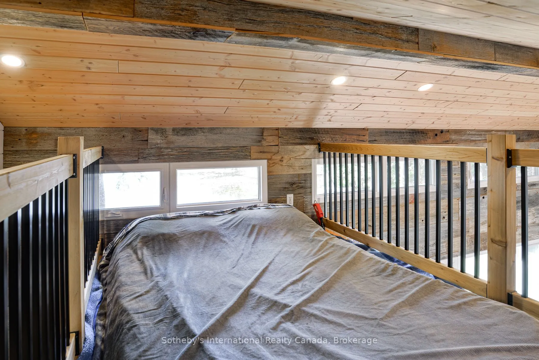 1211 Pluto Trail