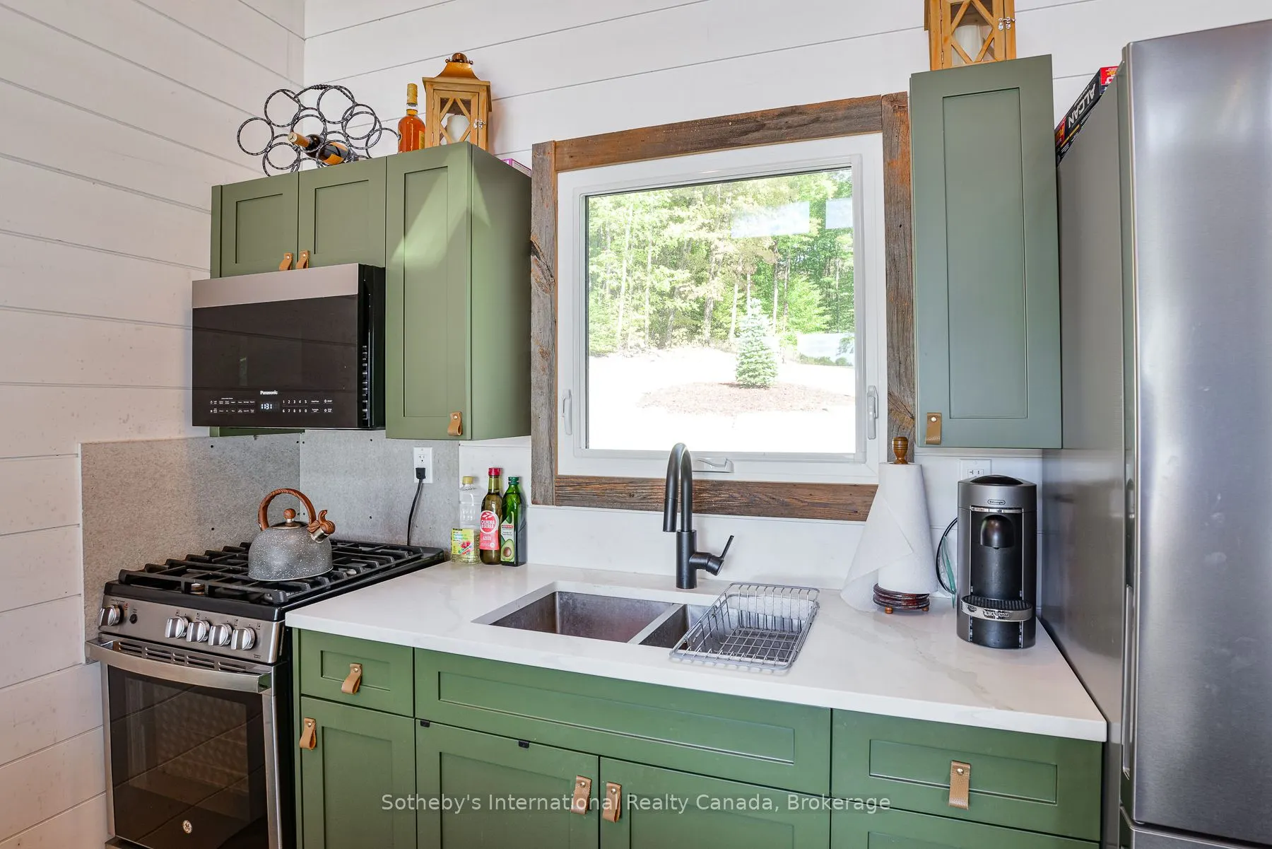 1211 Pluto Trail