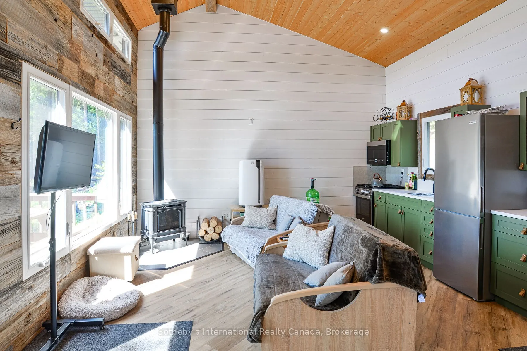 1211 Pluto Trail