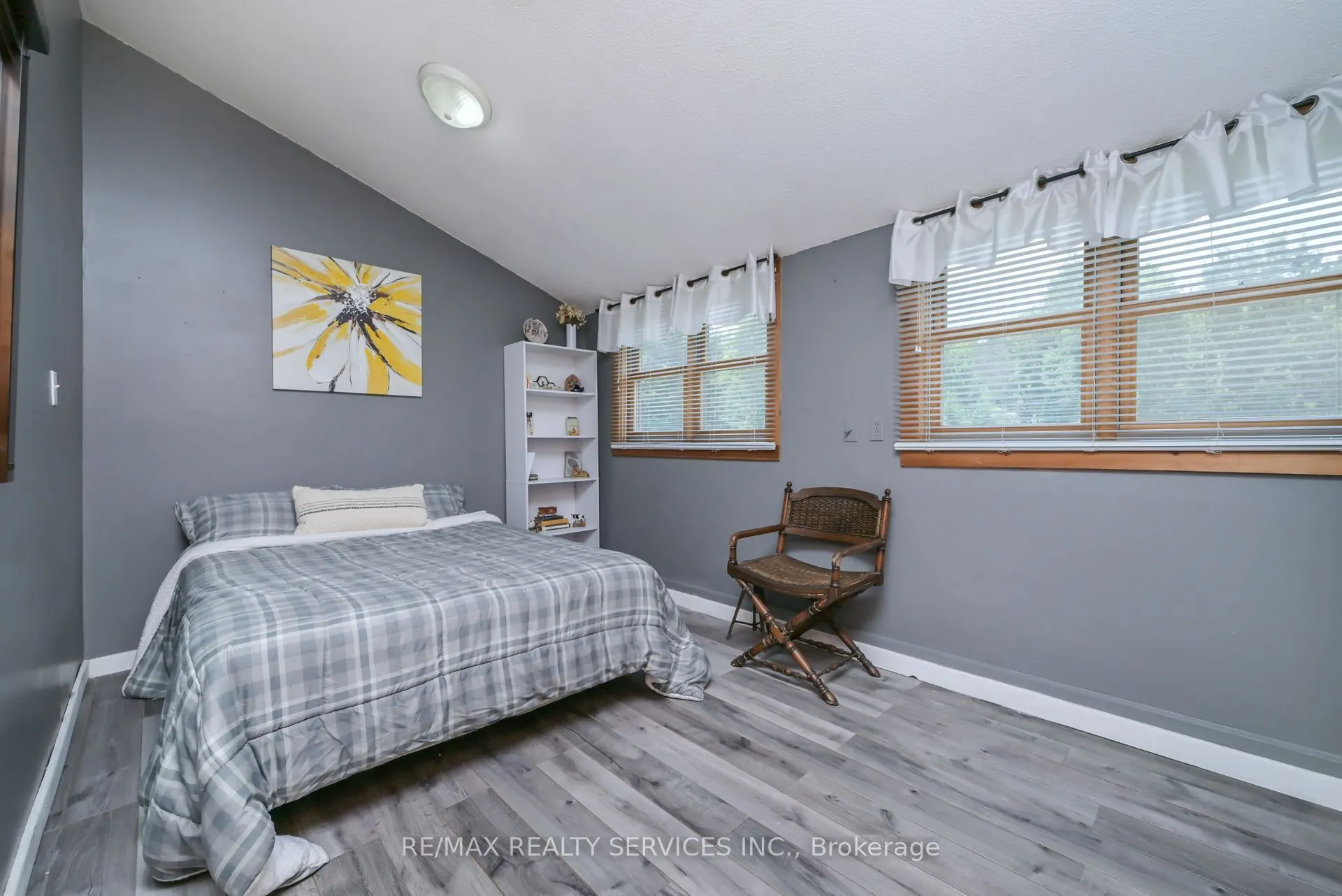 5 Cook Crescent