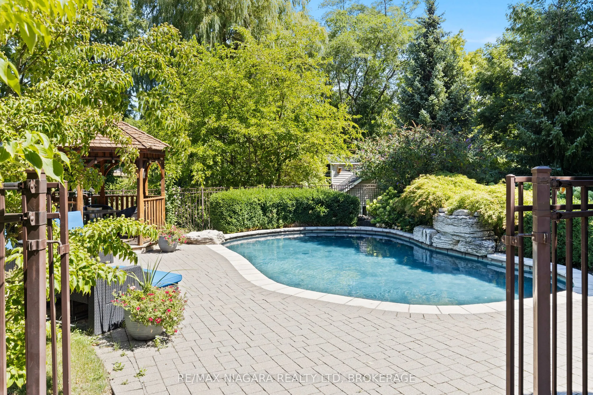 380 NASSAU Street