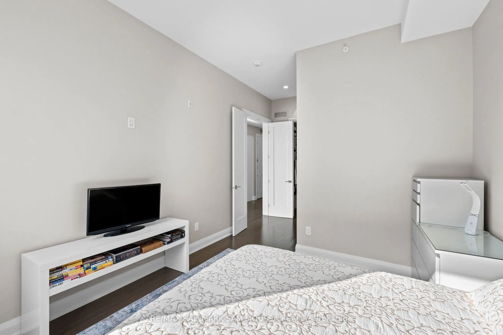 120 Cortile Private, #101
