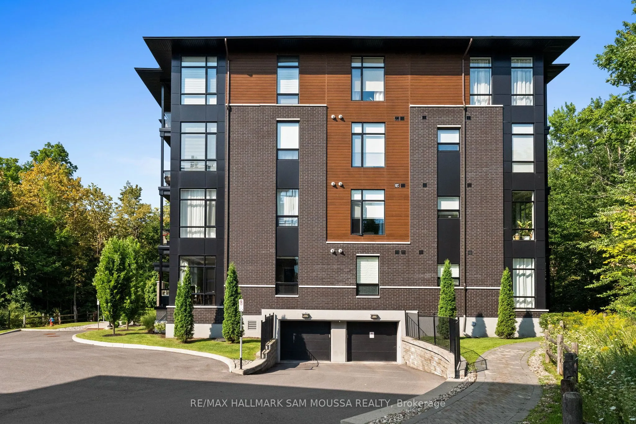 120 Cortile Private, #101