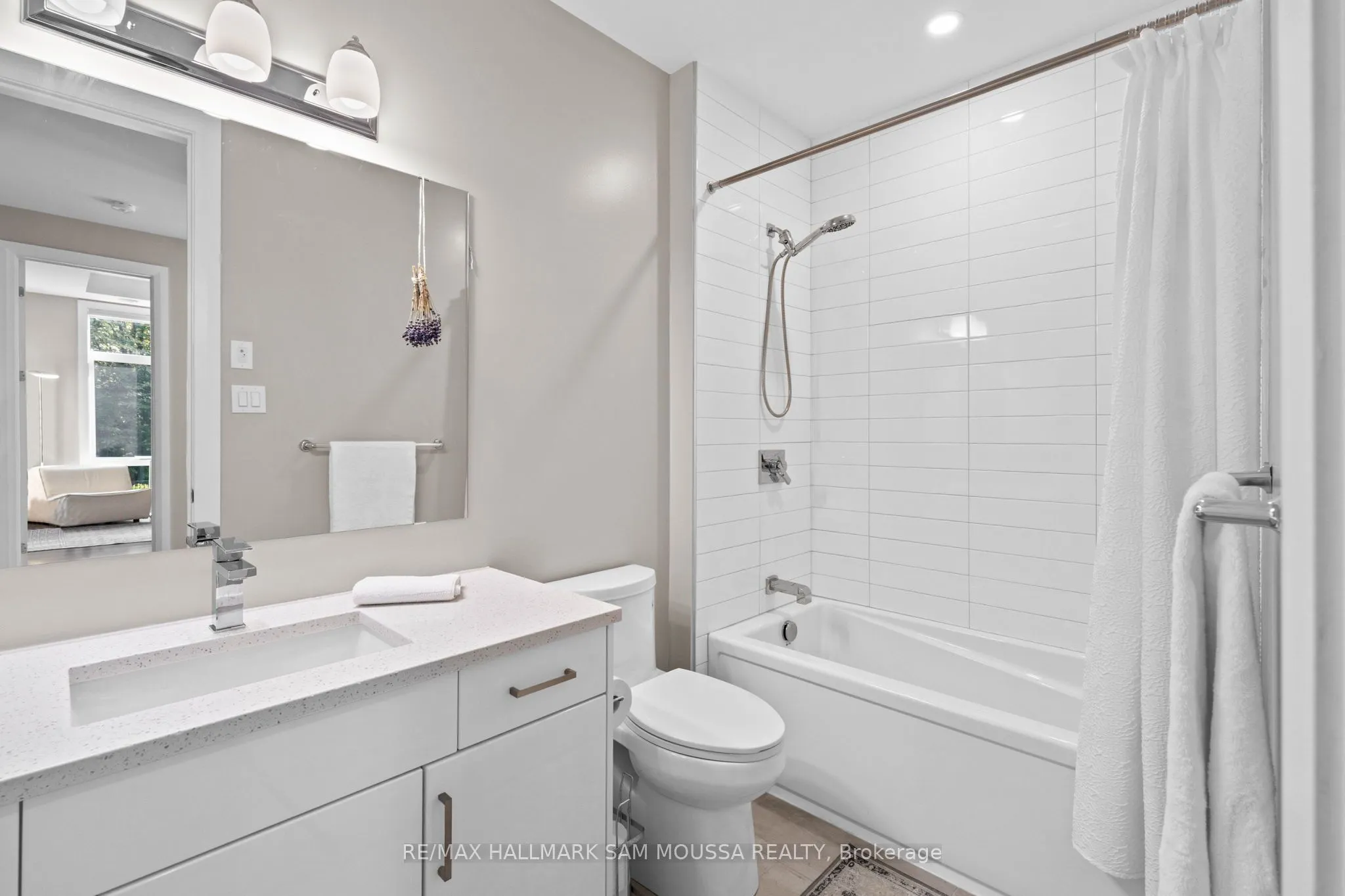120 Cortile Private, #101