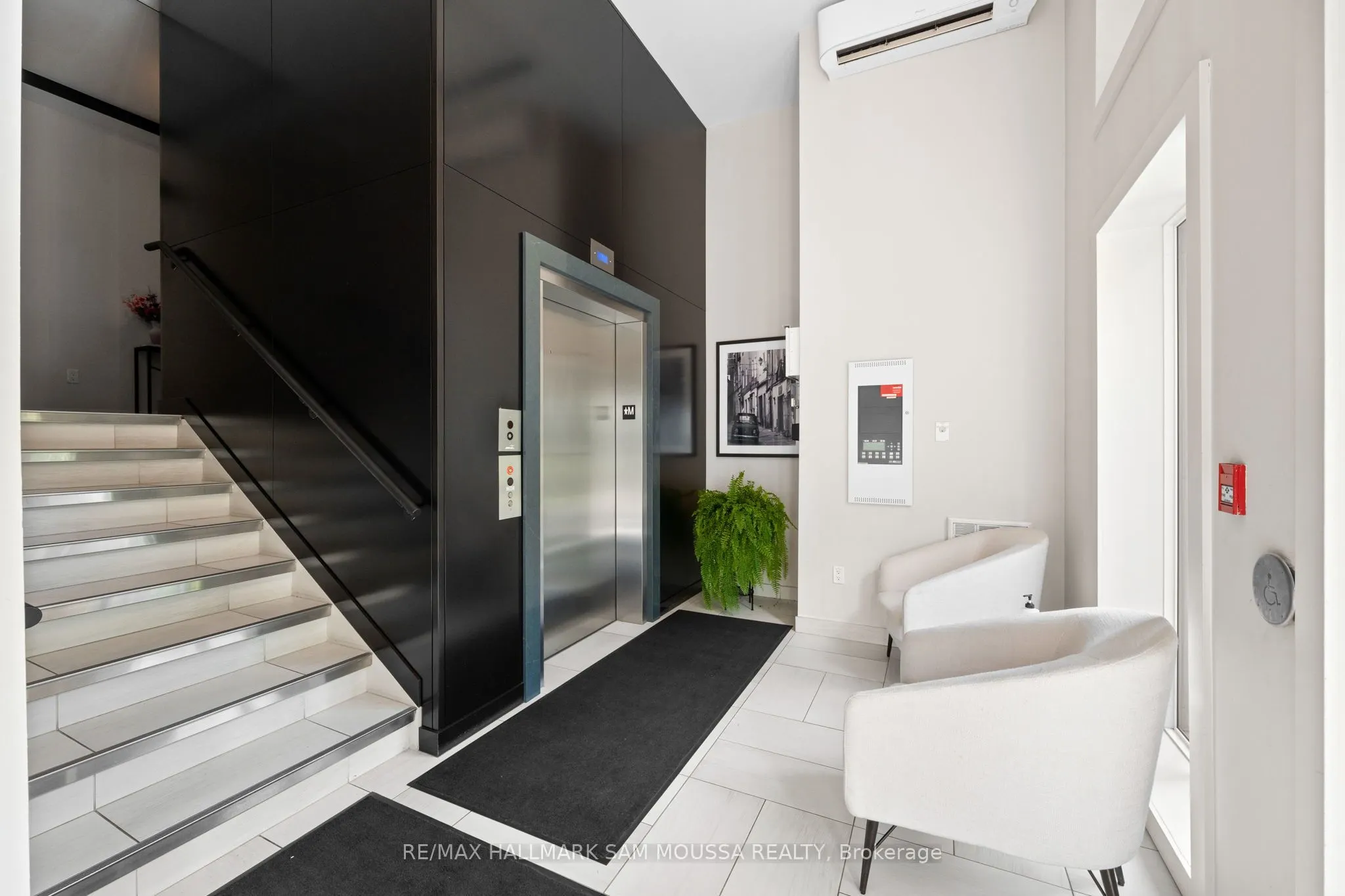 120 Cortile Private, #101