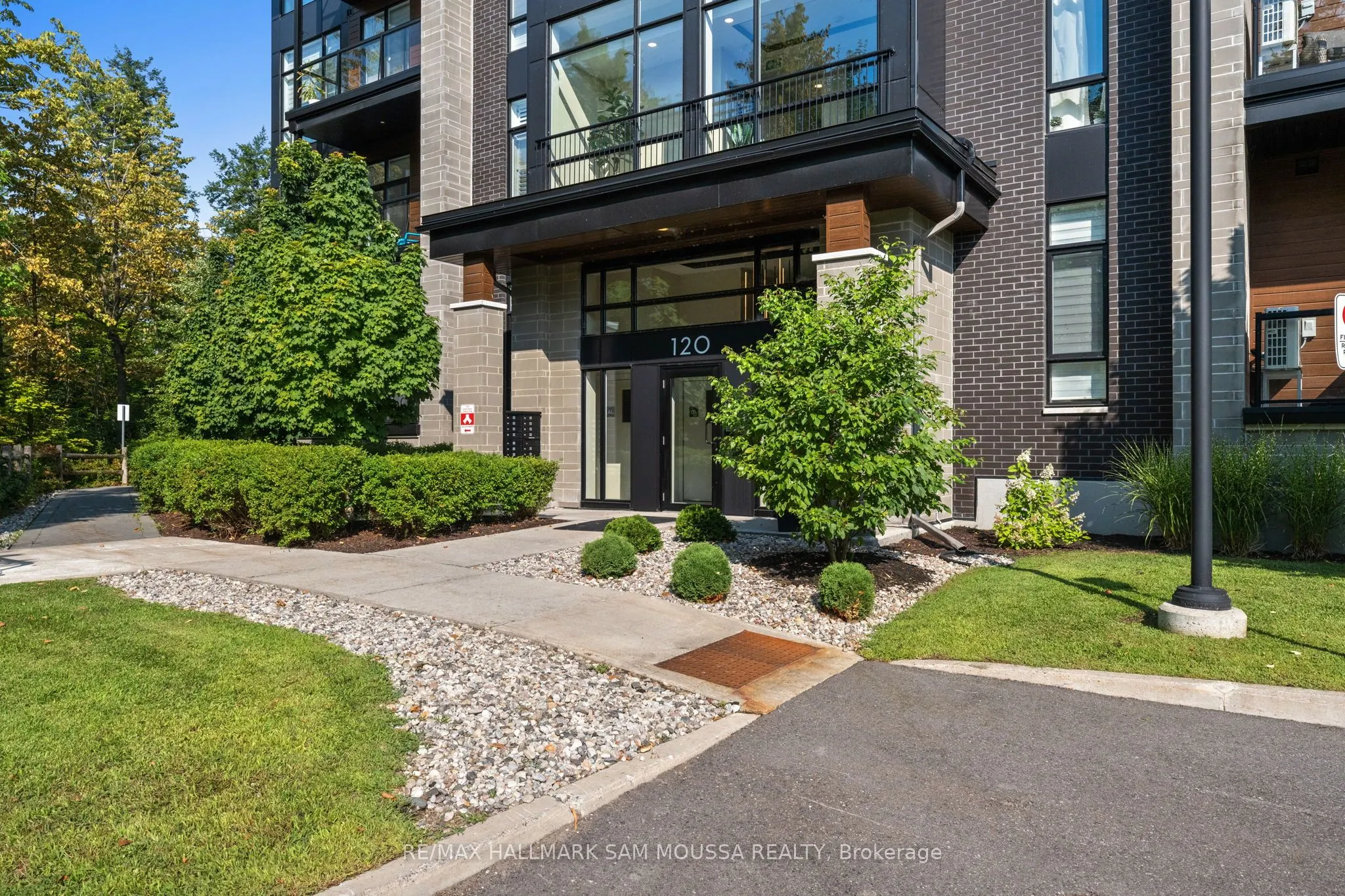 120 Cortile Private, #101