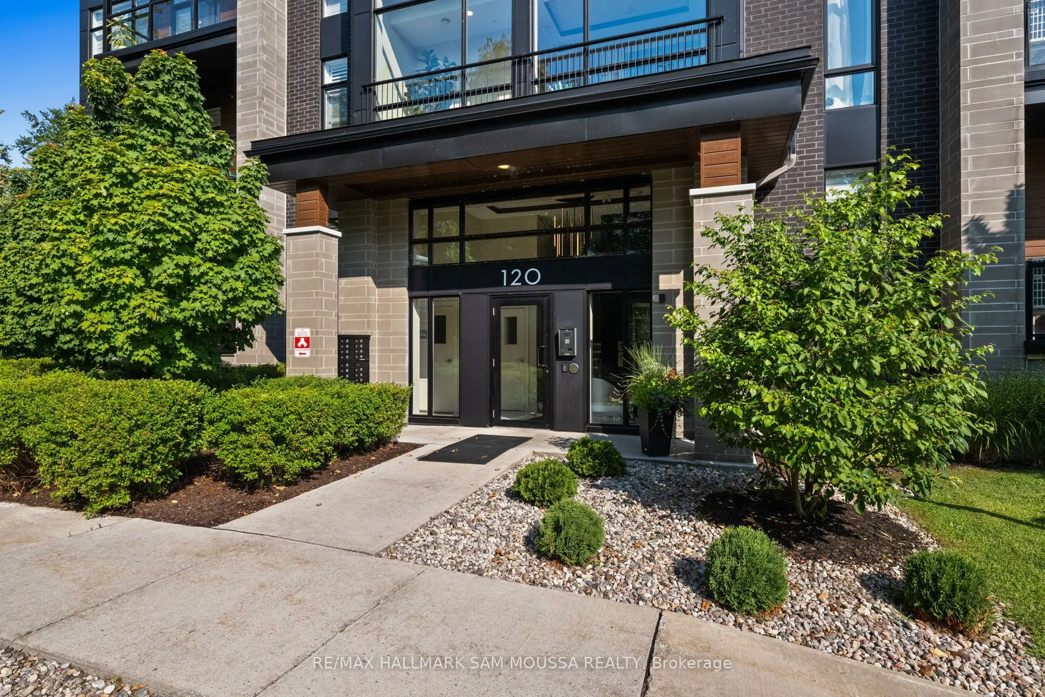 120 Cortile Private, #101