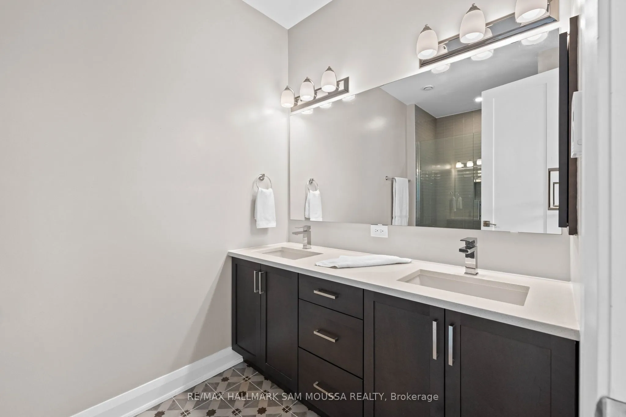 120 Cortile Private, #101