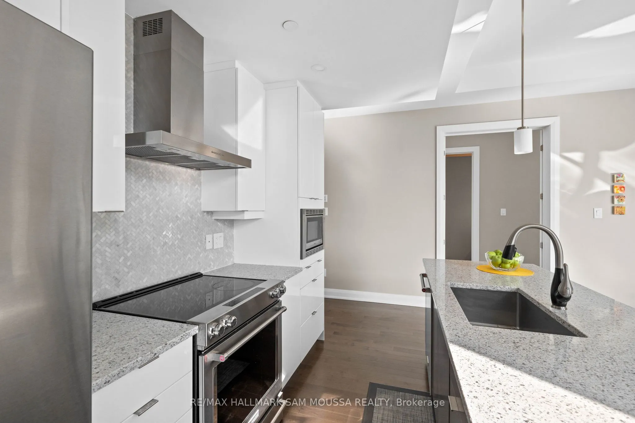 120 Cortile Private, #101