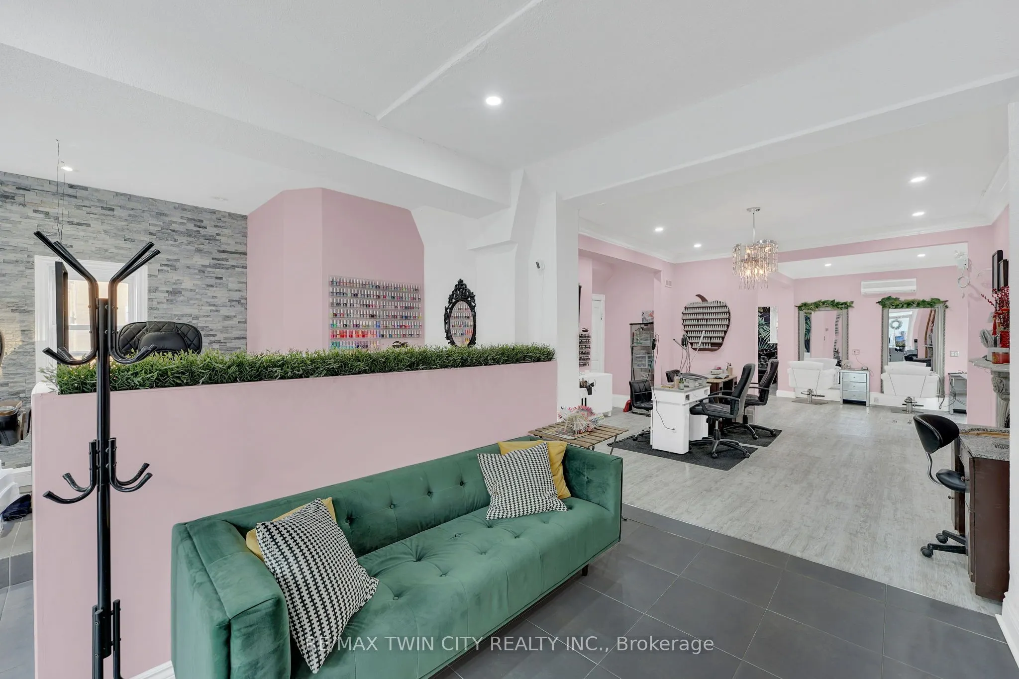 52 WATER Street N