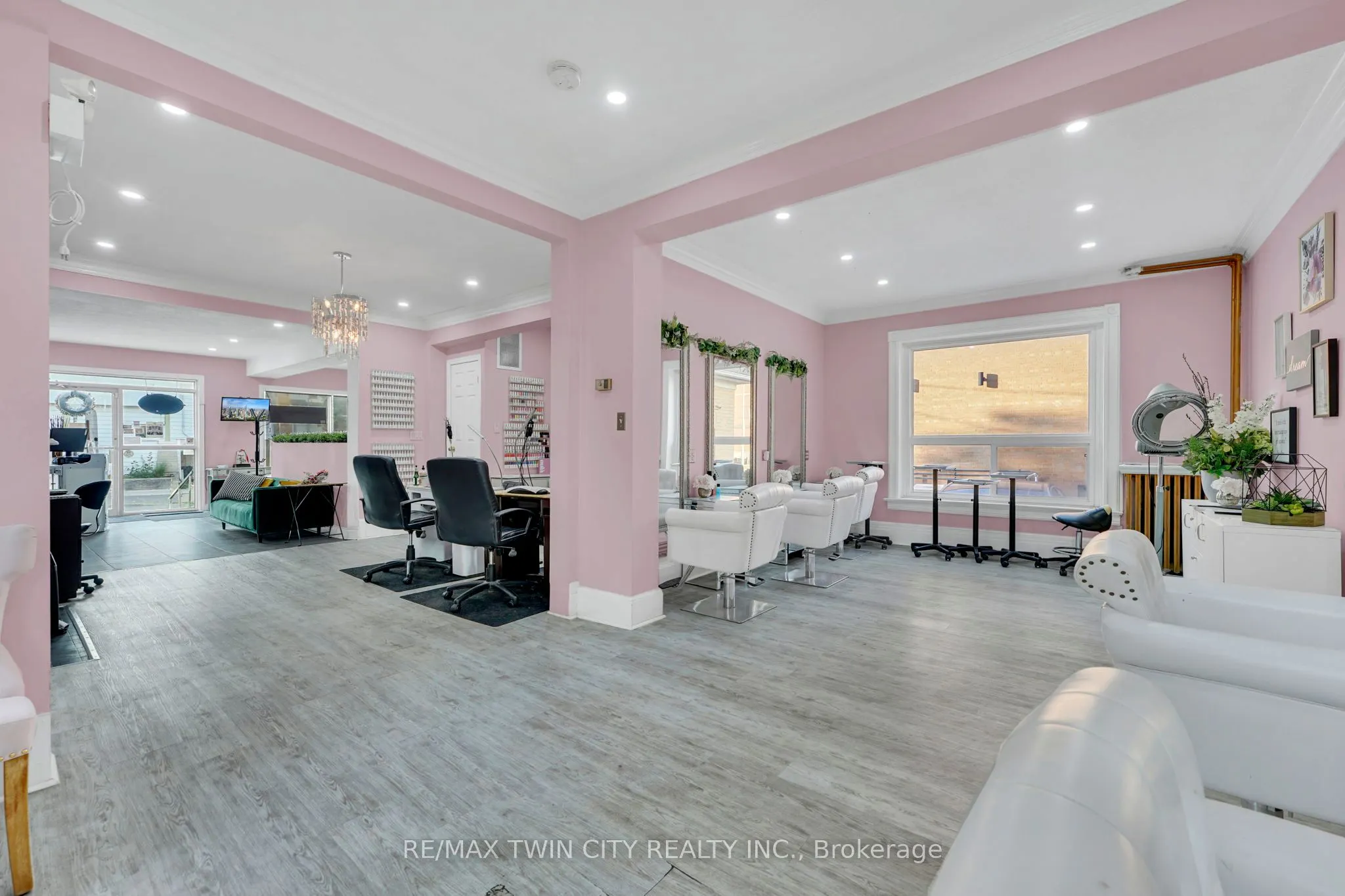 52 WATER Street N