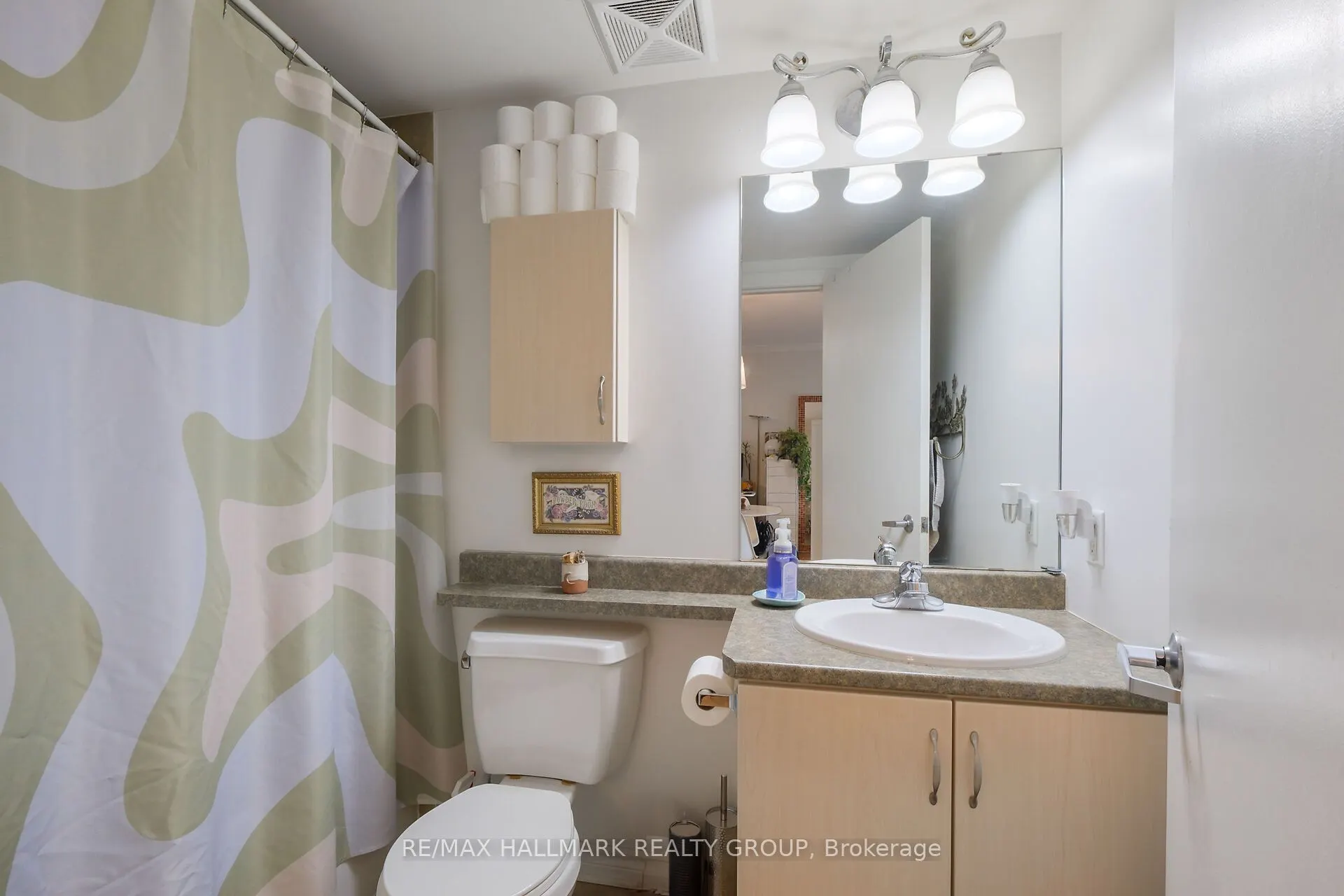 200 Rideau Street, #706