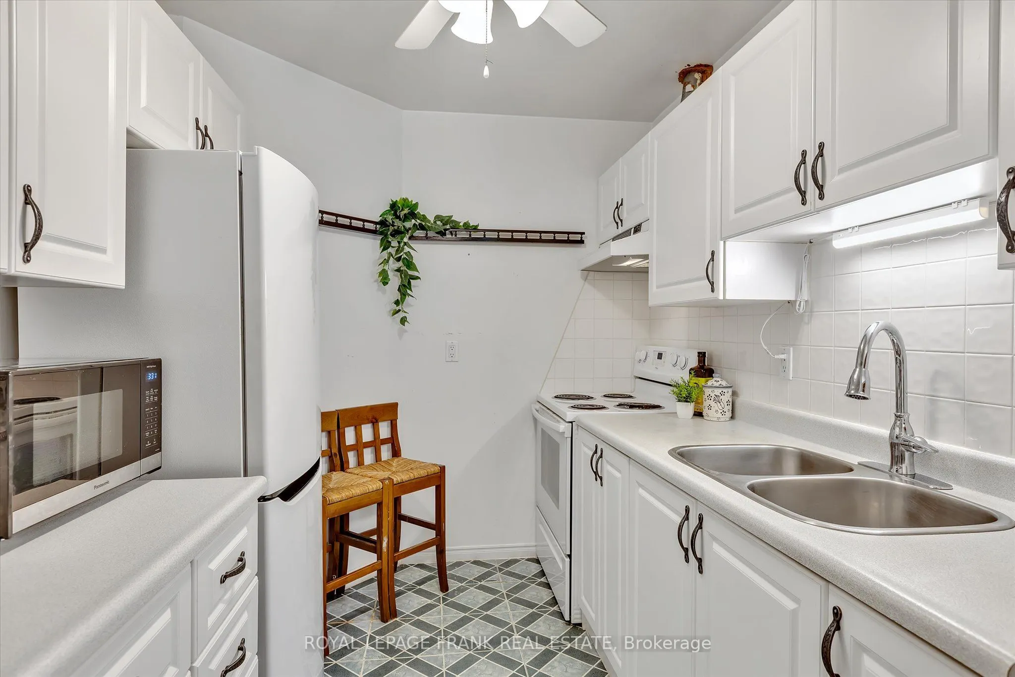 475 Parkhill Road W, #115
