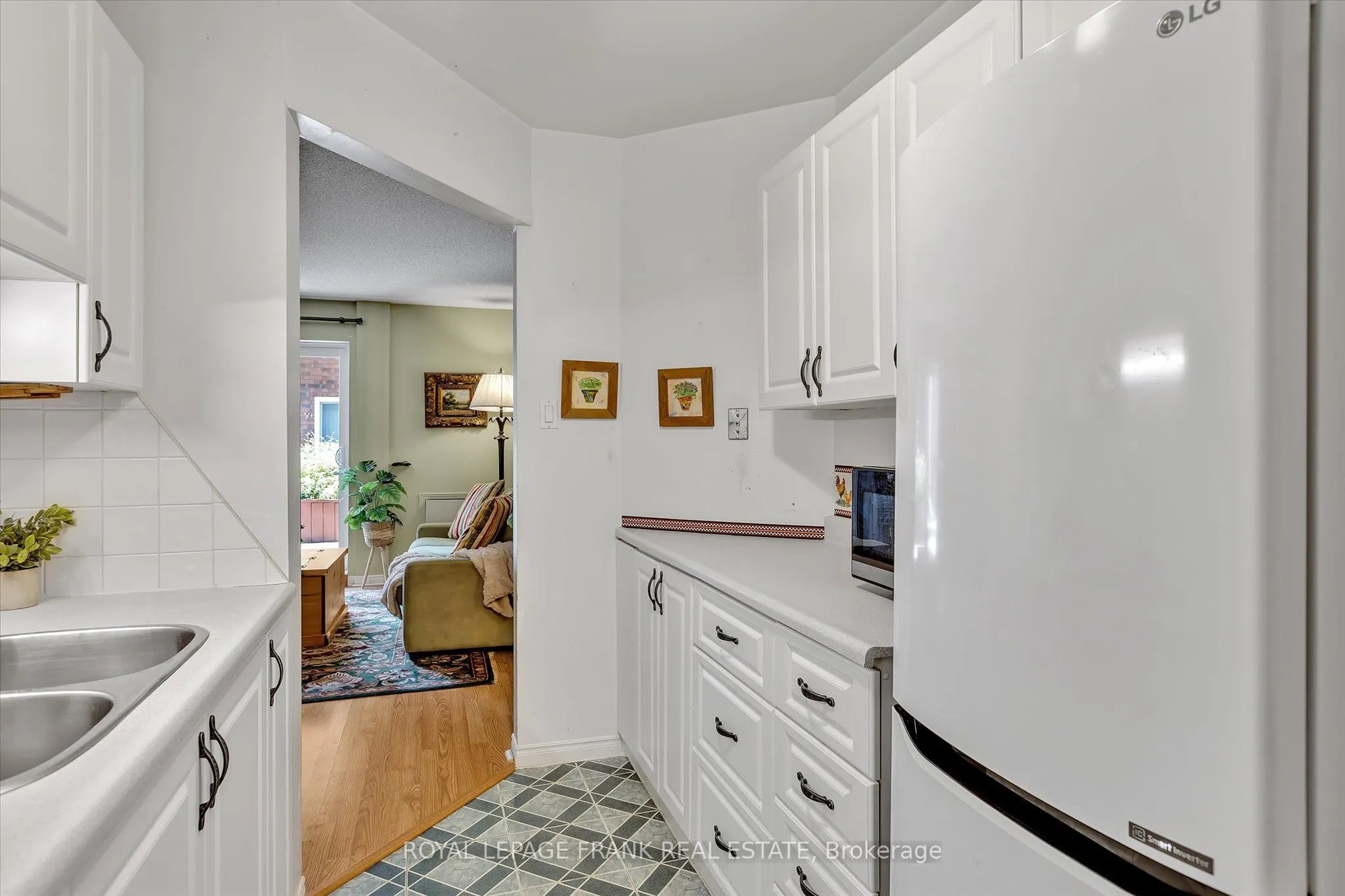 475 Parkhill Road W, #115