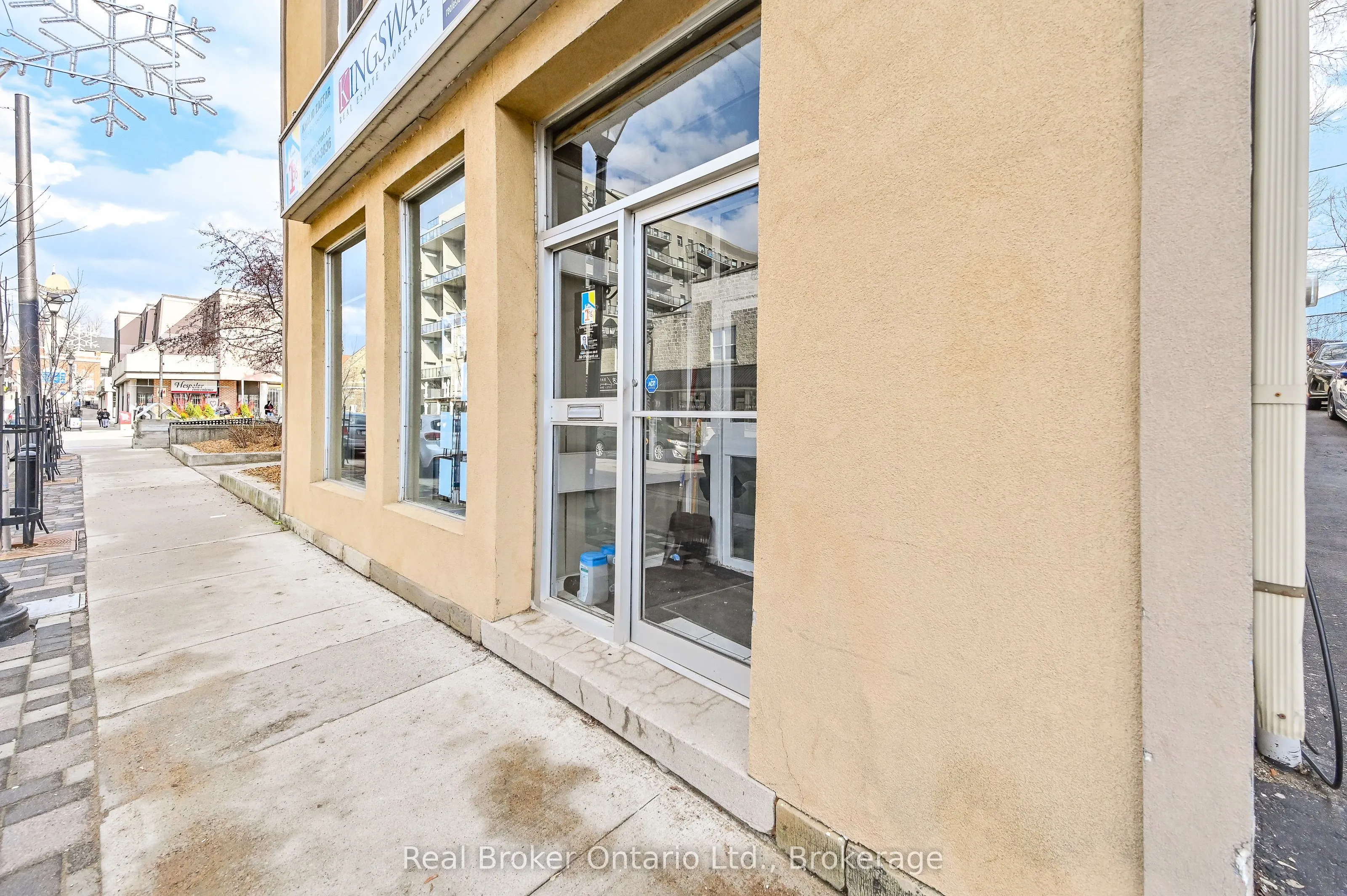 26 Queen Street E