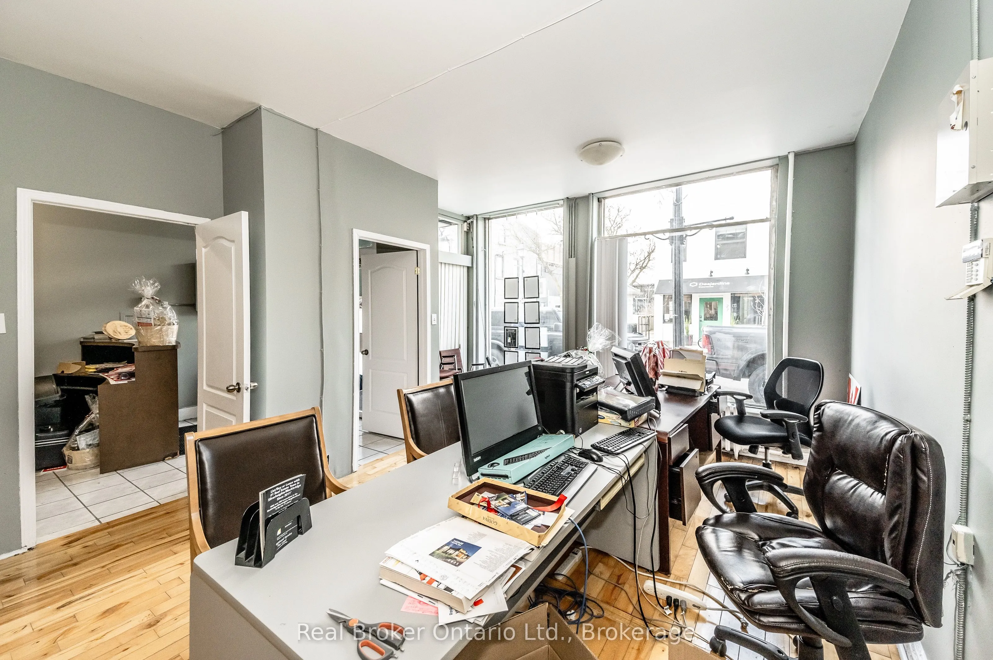 26 Queen Street E