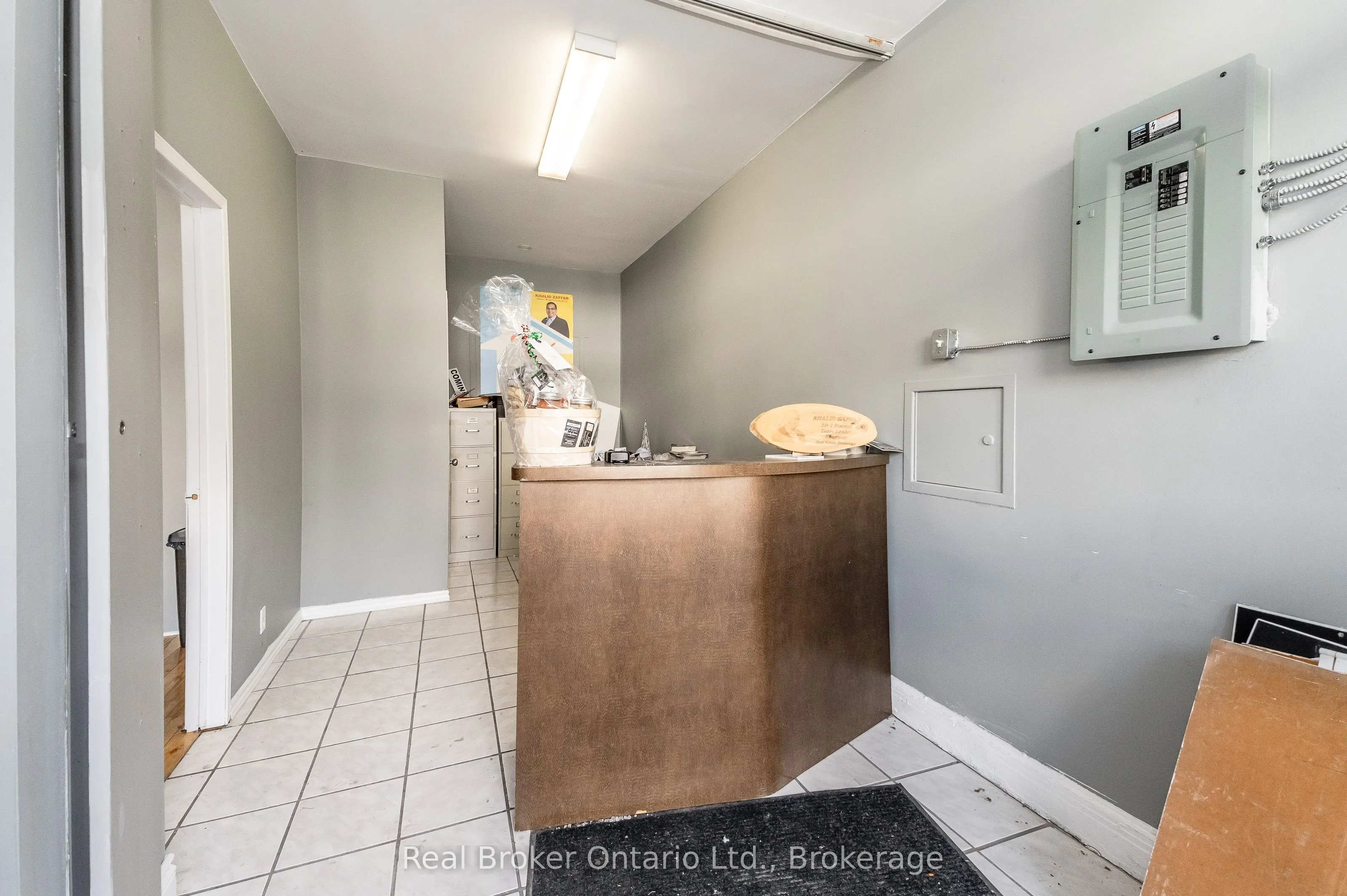 26 Queen Street E