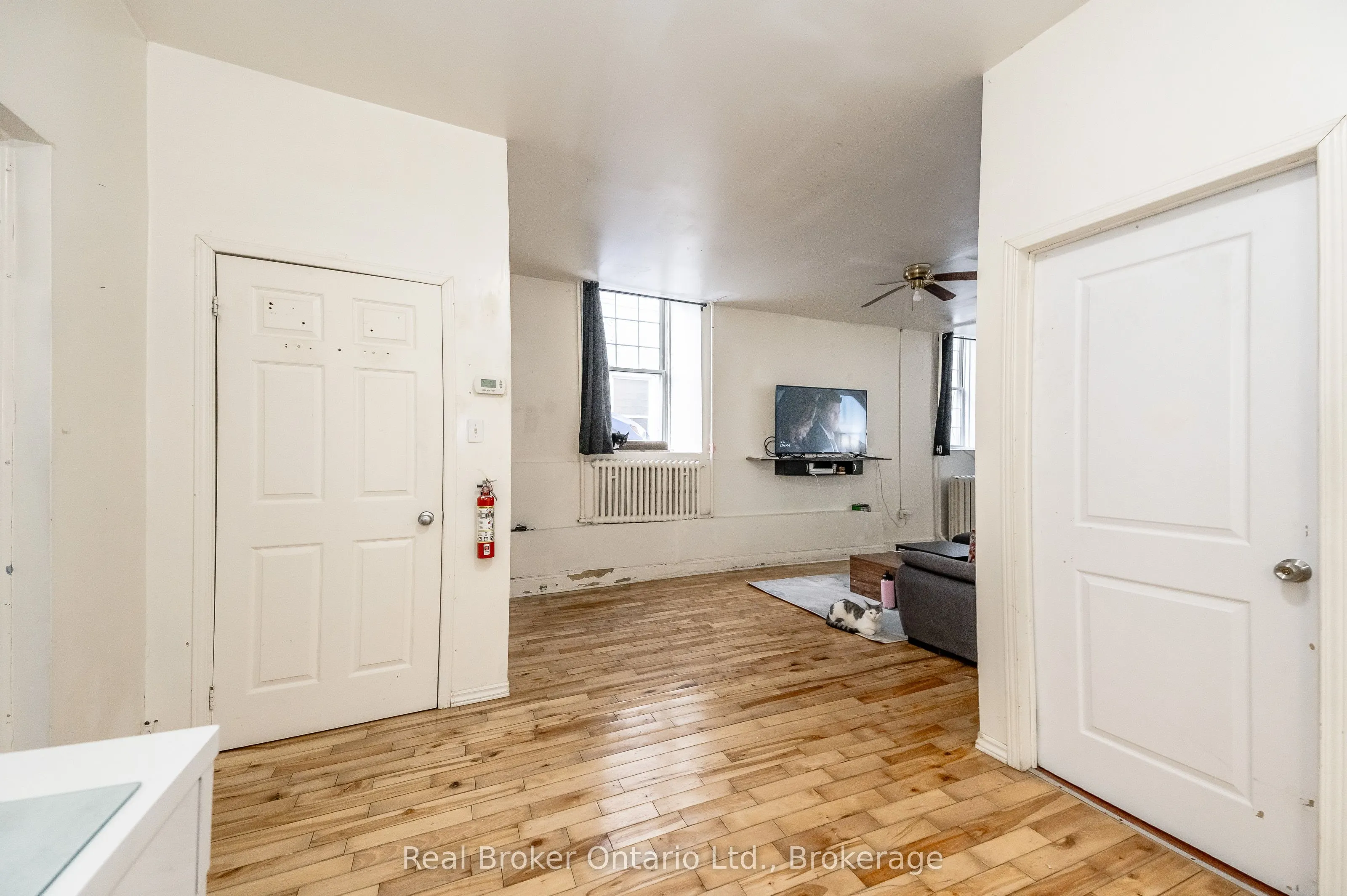 26 Queen Street E
