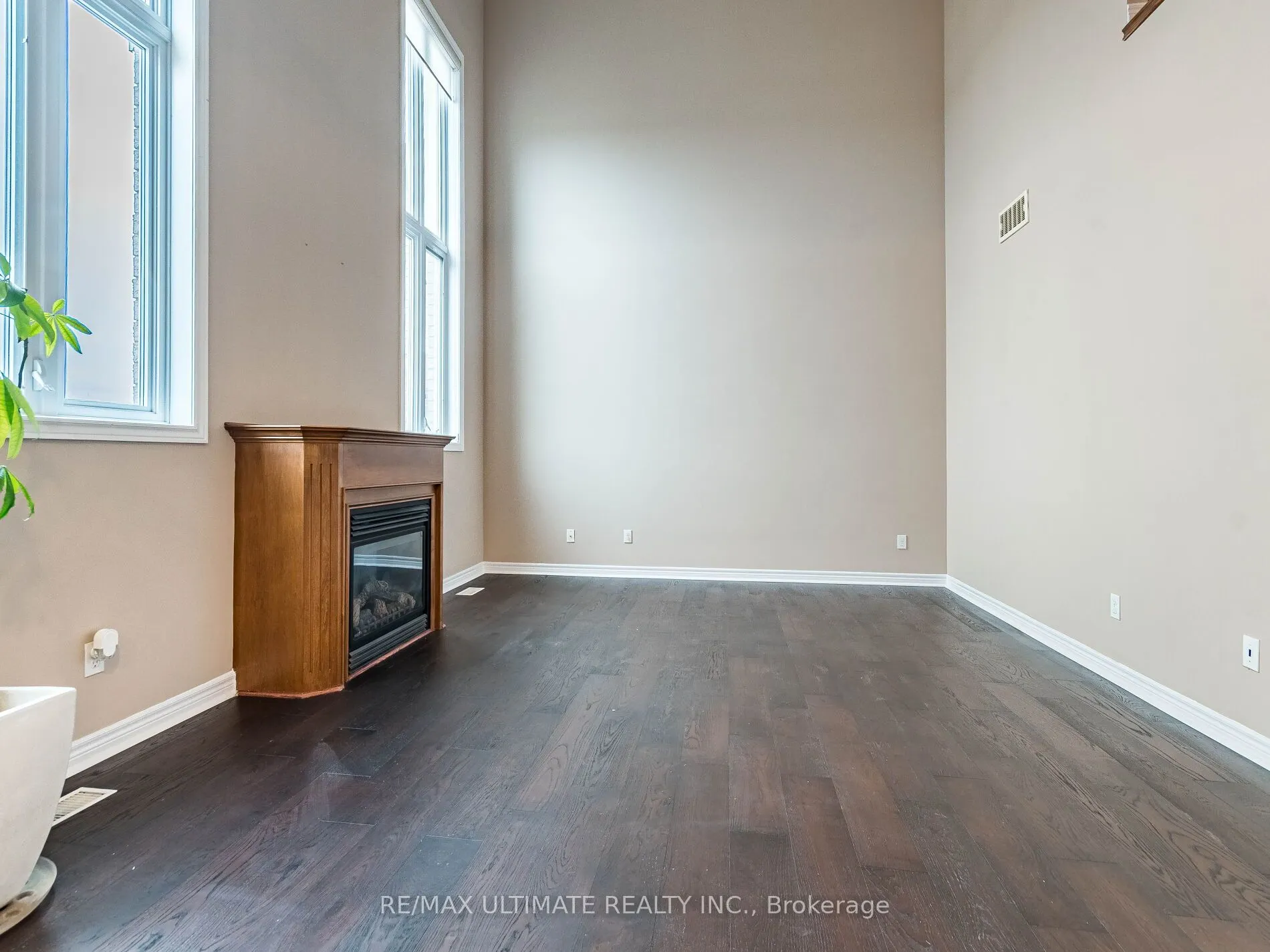 621 Thomas Slee Drive