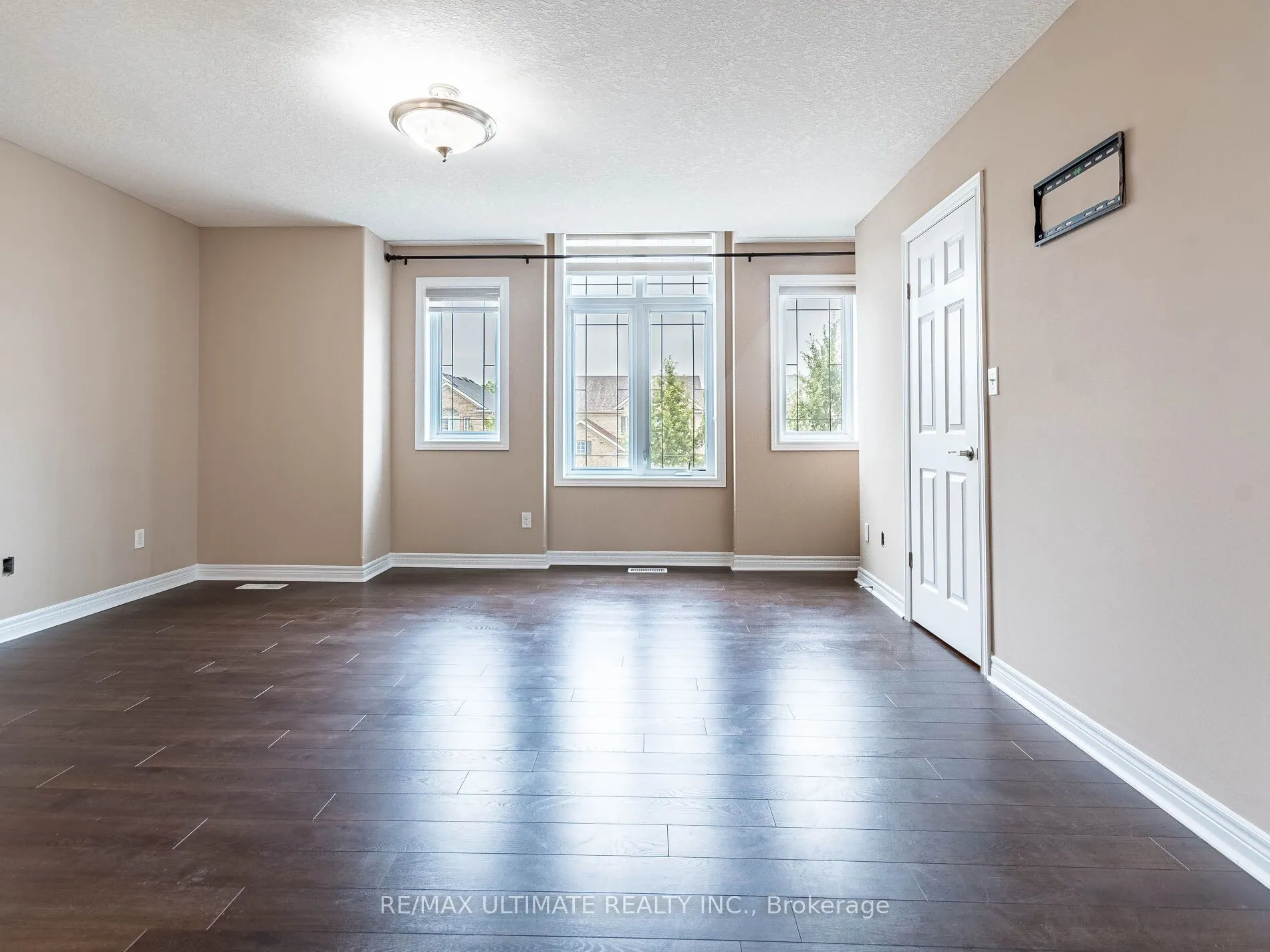 621 Thomas Slee Drive