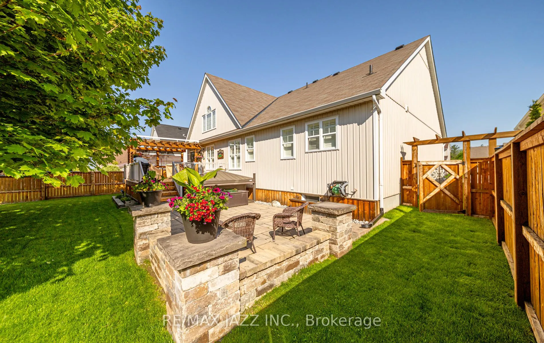 393 Lakeshore Road