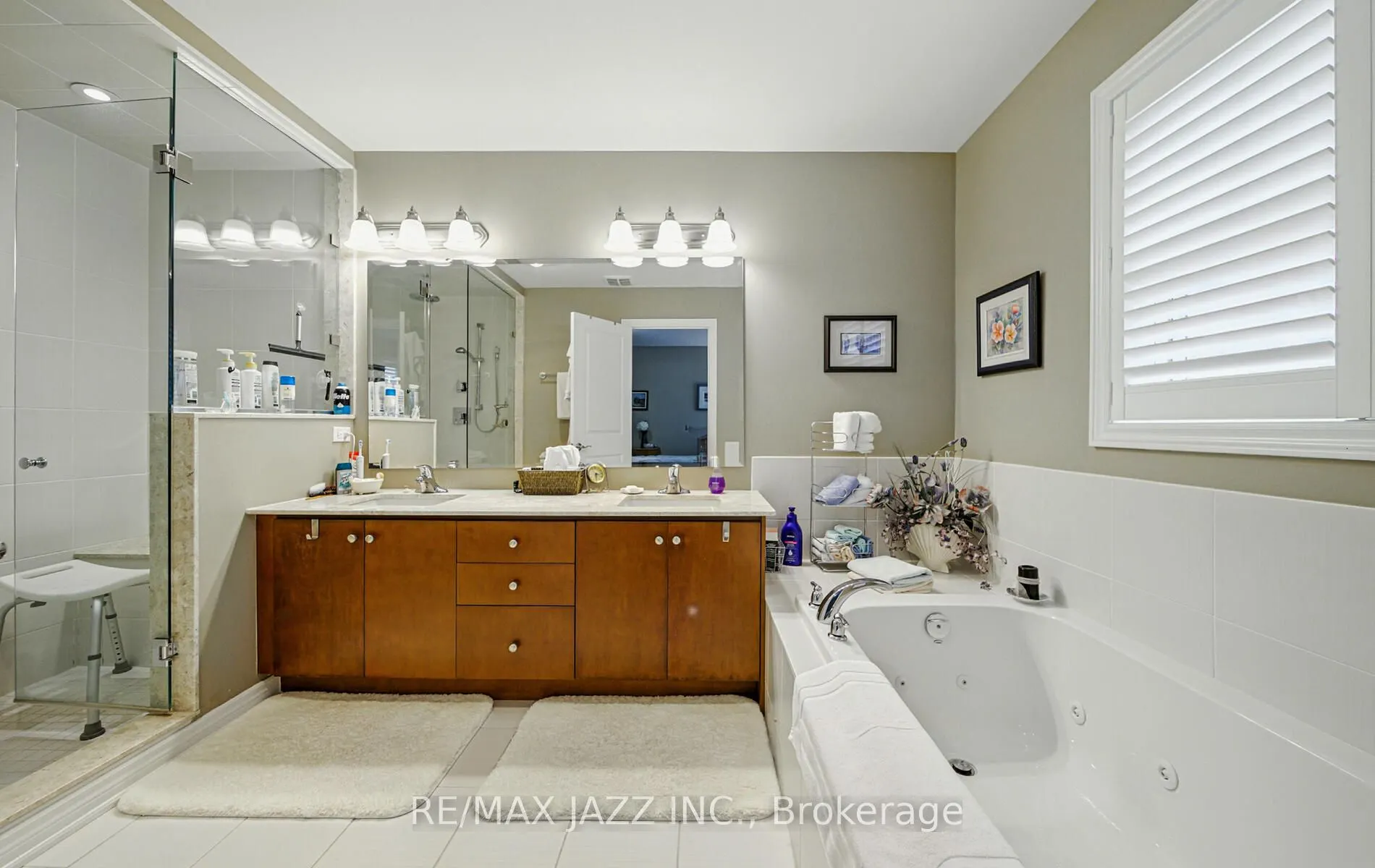 393 Lakeshore Road