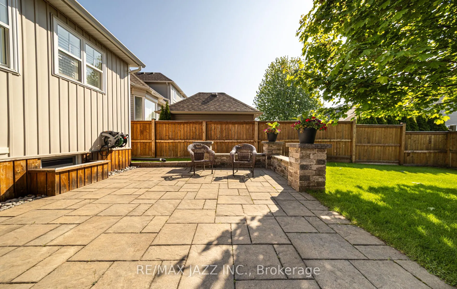 393 Lakeshore Road