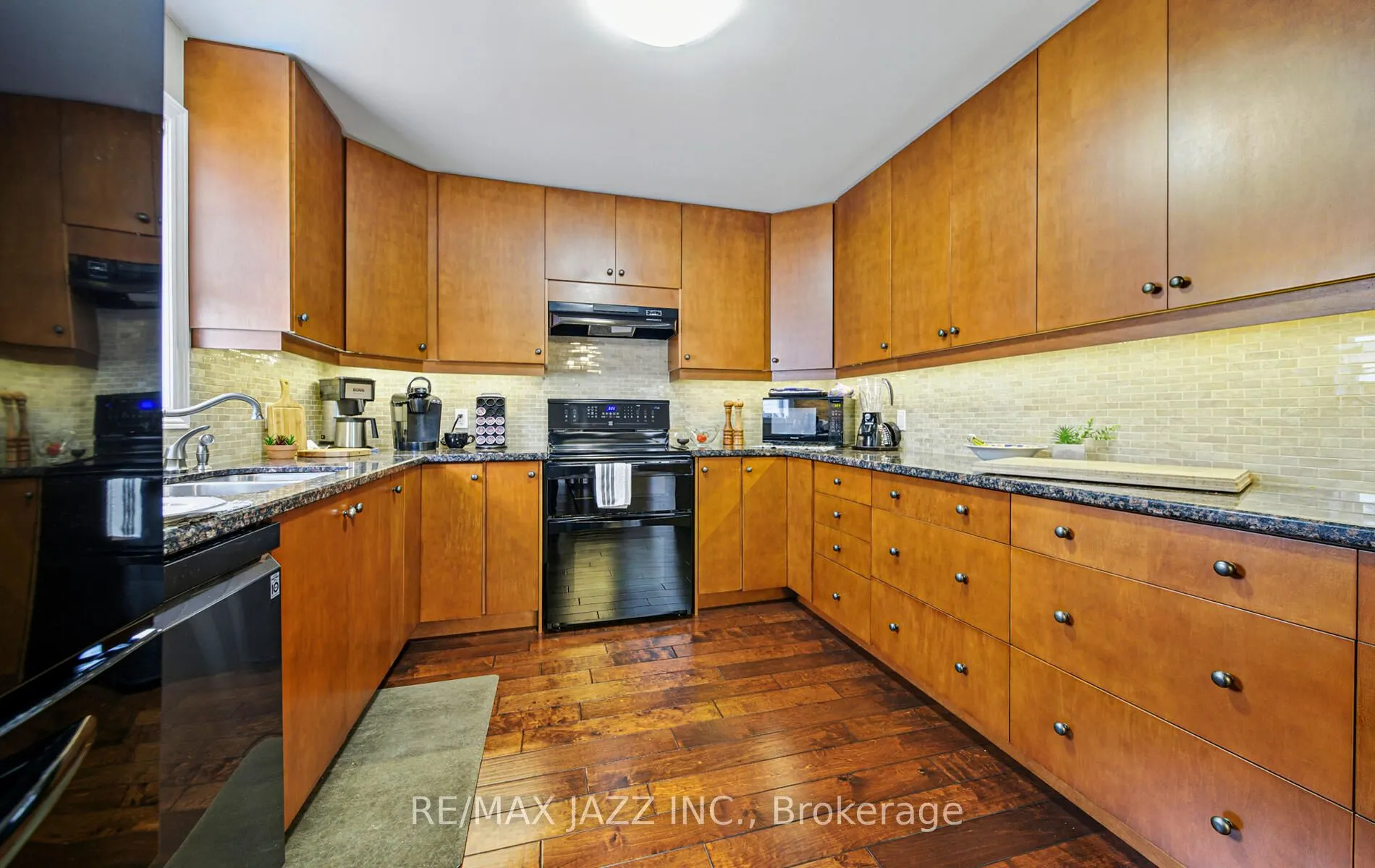 393 Lakeshore Road