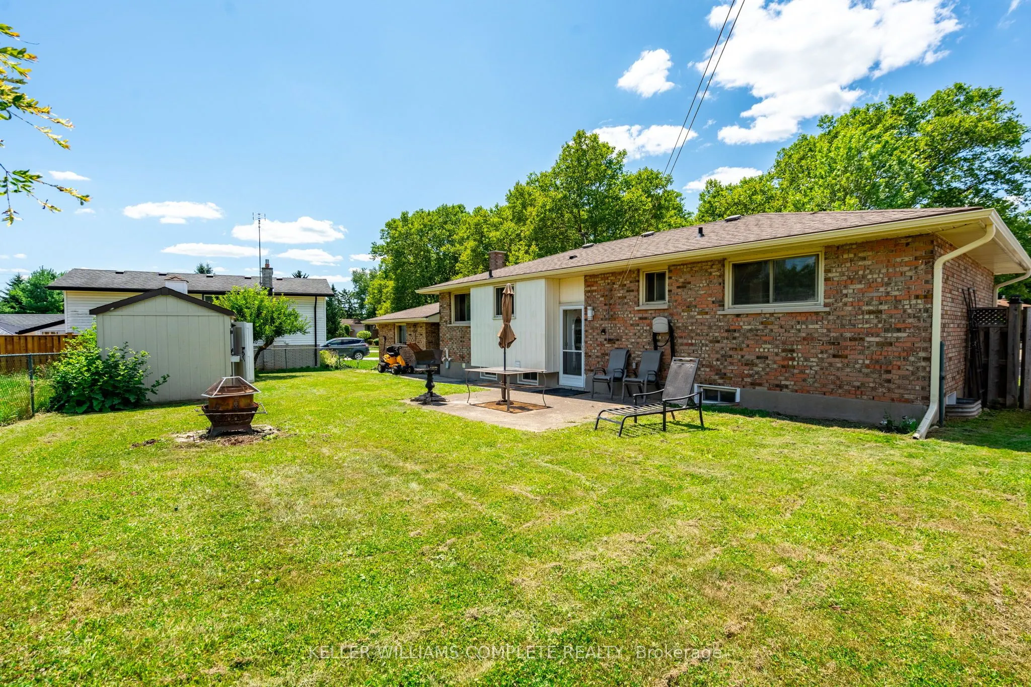 5712 Sunnylea Crescent