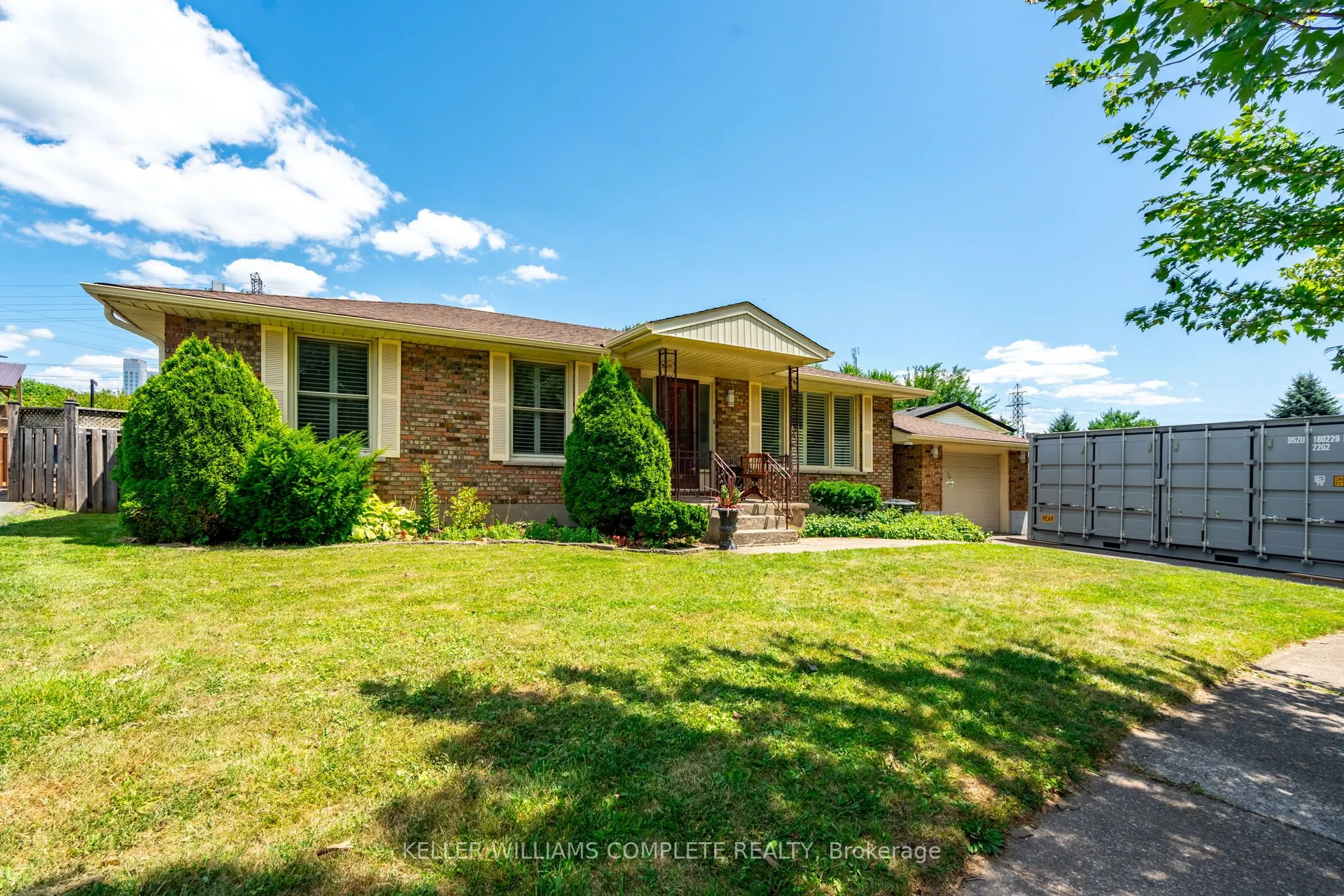 5712 Sunnylea Crescent