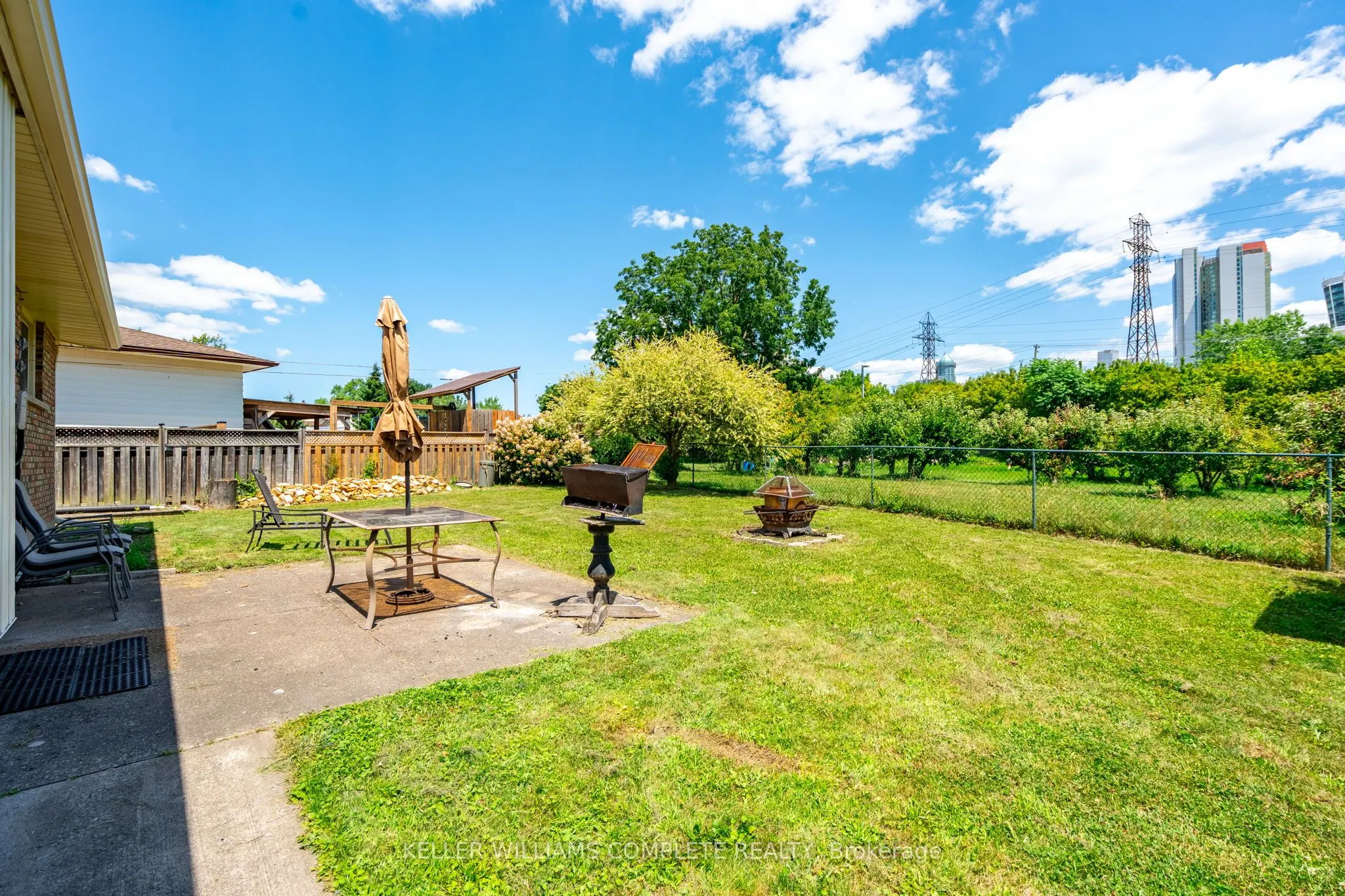 5712 Sunnylea Crescent
