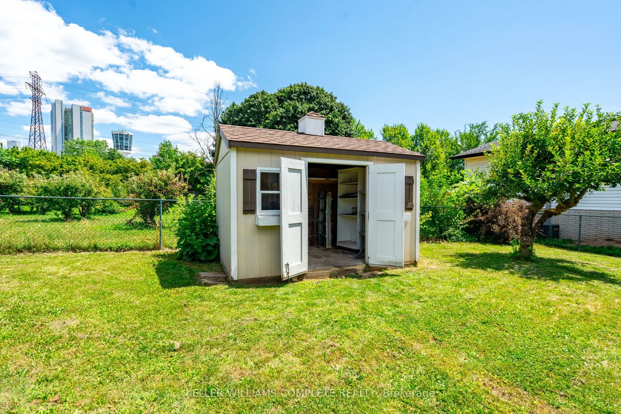 5712 Sunnylea Crescent